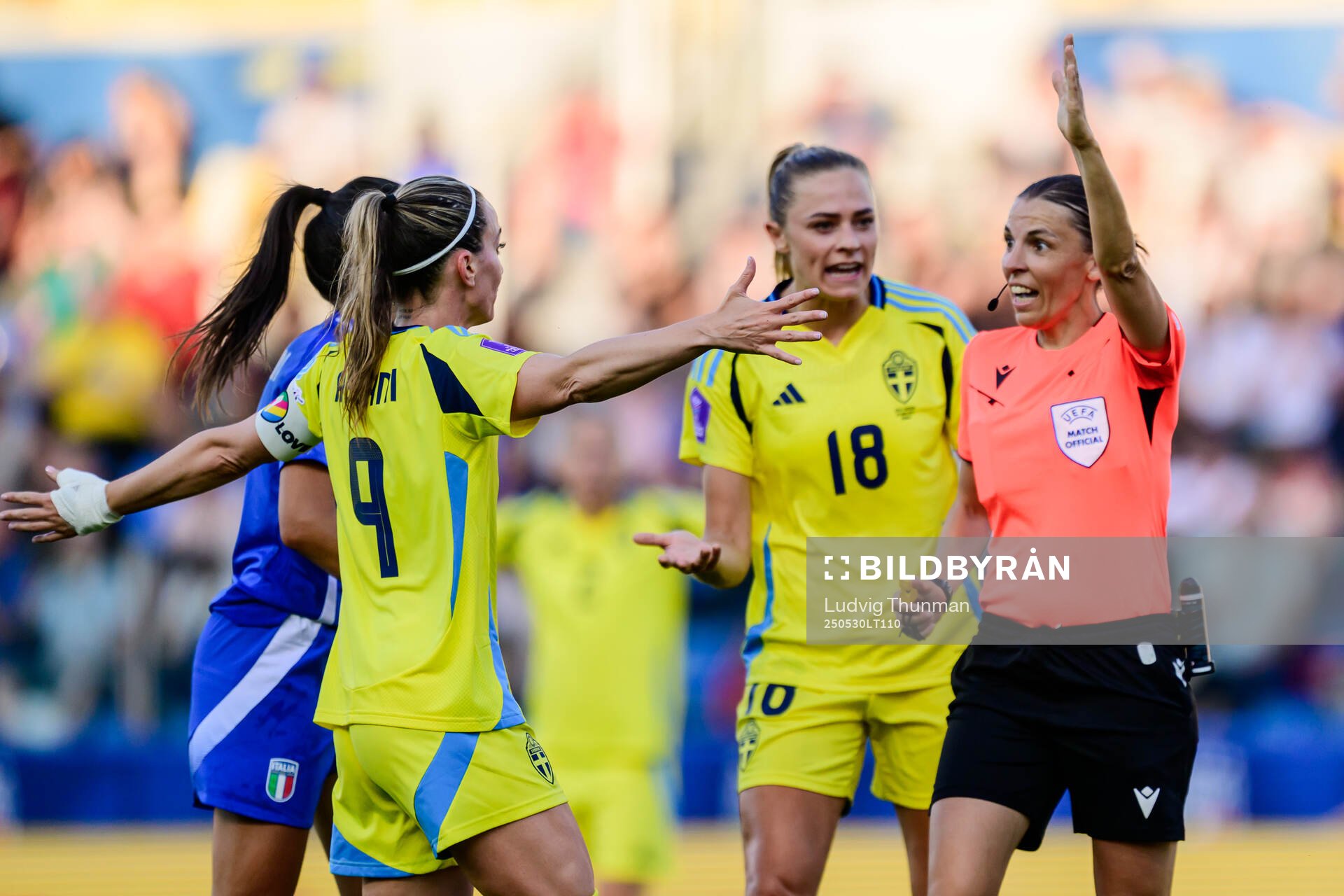 Kosovare Asllani and Fridolina Rolfö of Sweden reacts during the Women's Nations League football match between Italy and Sweden on May 30, 2025 in Parma.