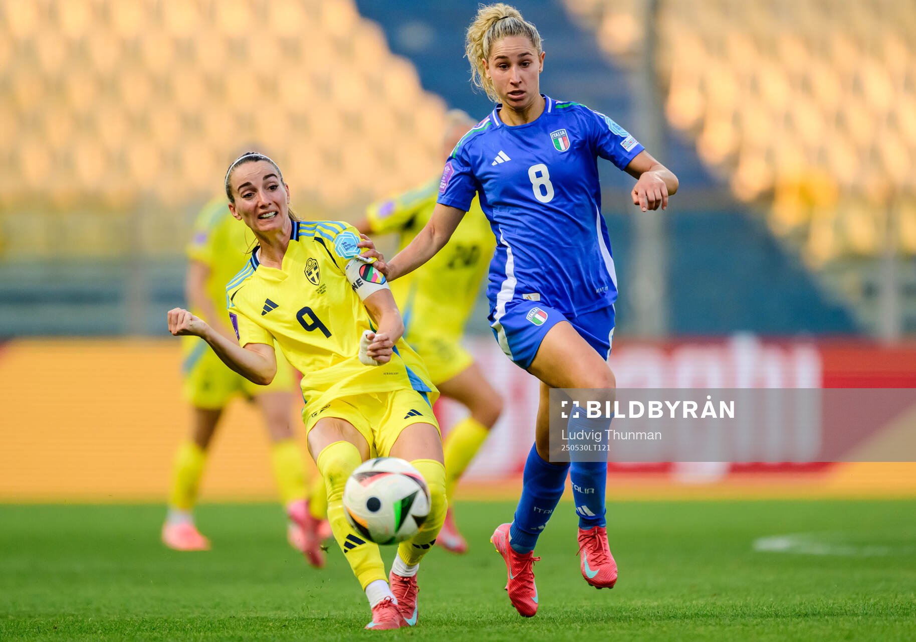 Kosovare Asllani of Sweden and Emma Severini of Italy during the Women's Nations League football match between Italy and Sweden on May 30, 2025 in Parma.