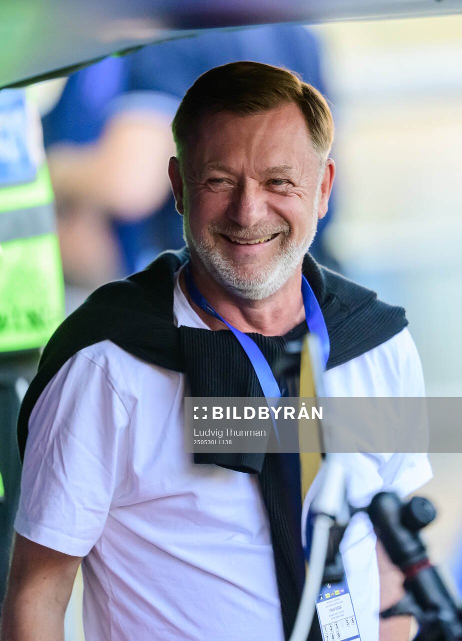 Head coach Peter Gerhardsson of Sweden ahead of the Women's Nations League football match between Italy and Sweden on May 30, 2025 in Parma. 