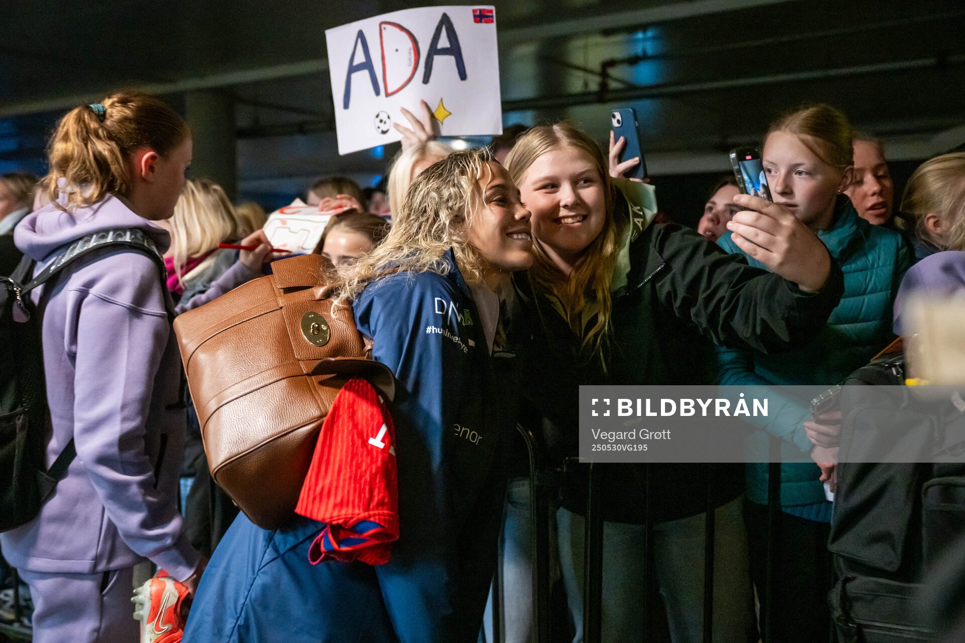 Celin Bizet Ildhusøy of Norway with fans