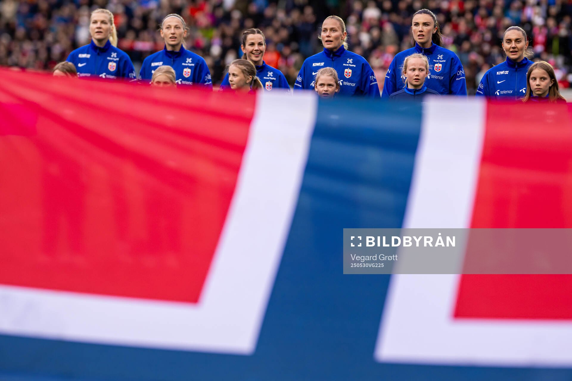 Ada Hegerberg, goalkeeper Cecilie Fiskerstrand, Tuva Hansen, Guro Bergsvand, Ingrid Syrstad Engen and Vilde Bøe Risa of Norway line up ahead of the UEFA Women’s Nations League football match between Norway and Iceland on May 30, 2025 in Trondheim.