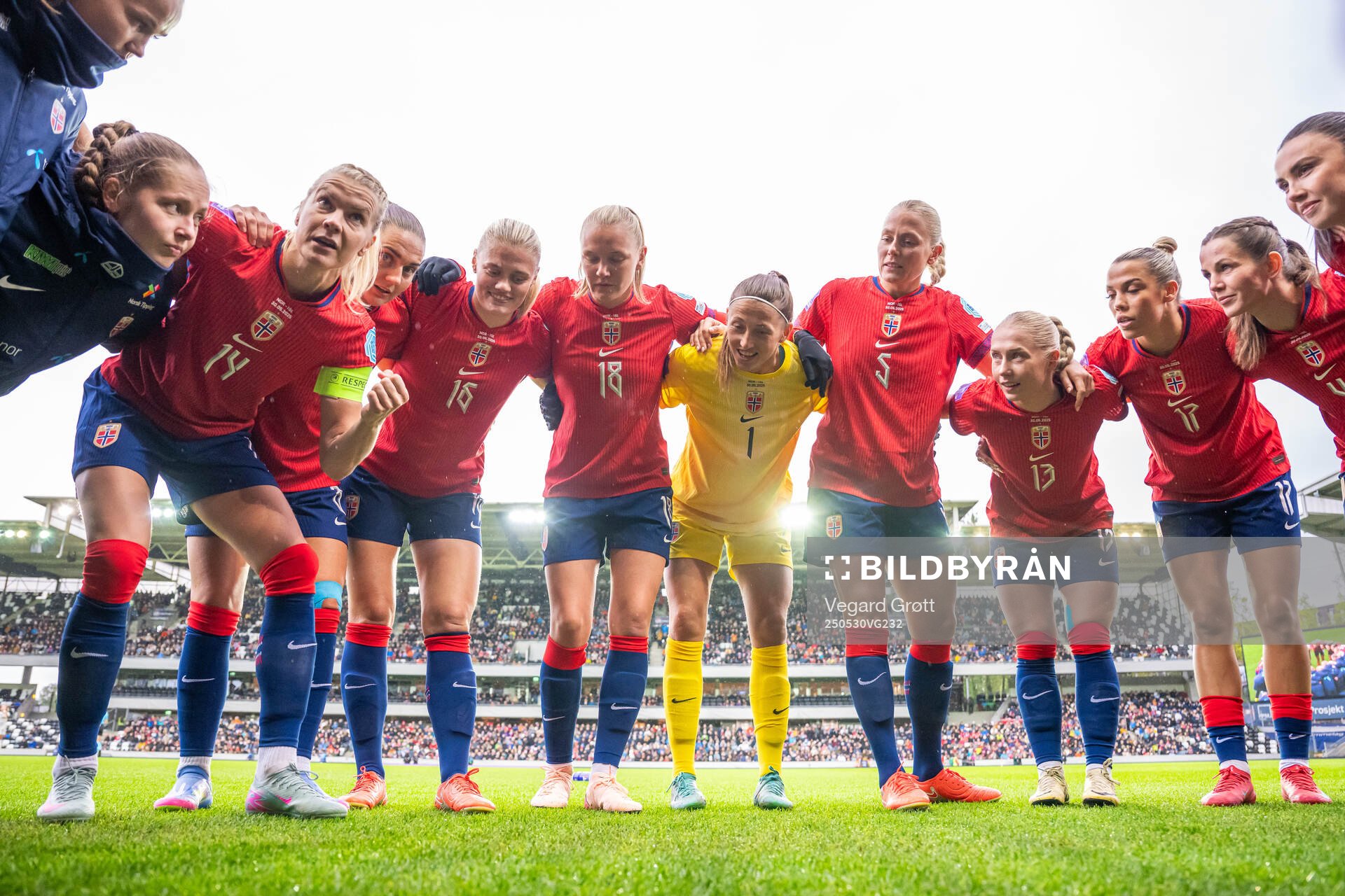 Goalkeeper Aurora Mikalsen, Ada Hegerberg, Vilde Bøe Risa, Mathilde Harviken, Frida Maanum, goalkeeper Cecilie Fiskerstrand, Guro Bergsvand, Thea Bjelde, Celin Bizet Ildhusøy and Tuva Hansen of Norway gather in a circle ahead of the UEFA Women’s Nations League football match between Norway and Iceland on May 30, 2025 in Trondheim.