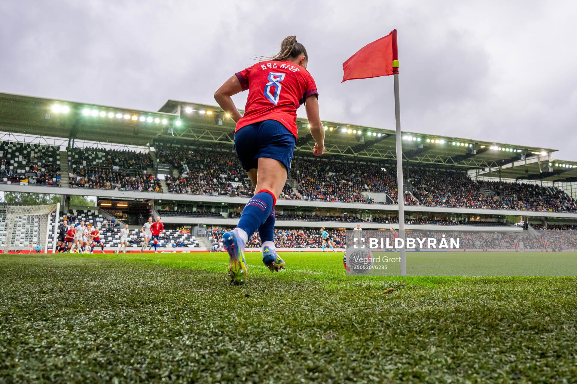 Vilde Bøe Risa of Norway takes a corner kick