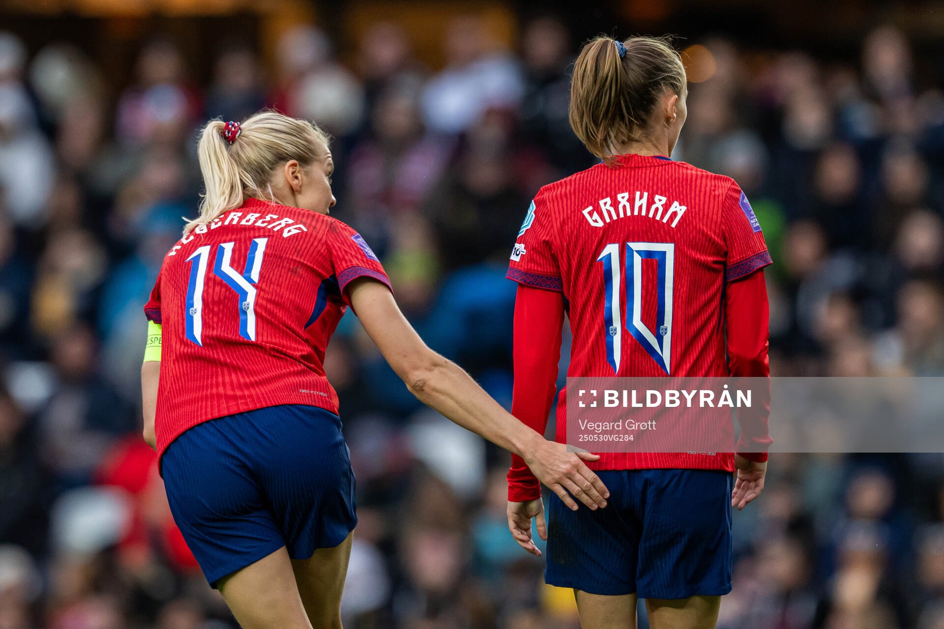 Ada Hegerberg and Caroline Graham Hansen of Norway during the UEFA Women’s Nations League football match between Norway and Iceland on May 30, 2025 in Trondheim.