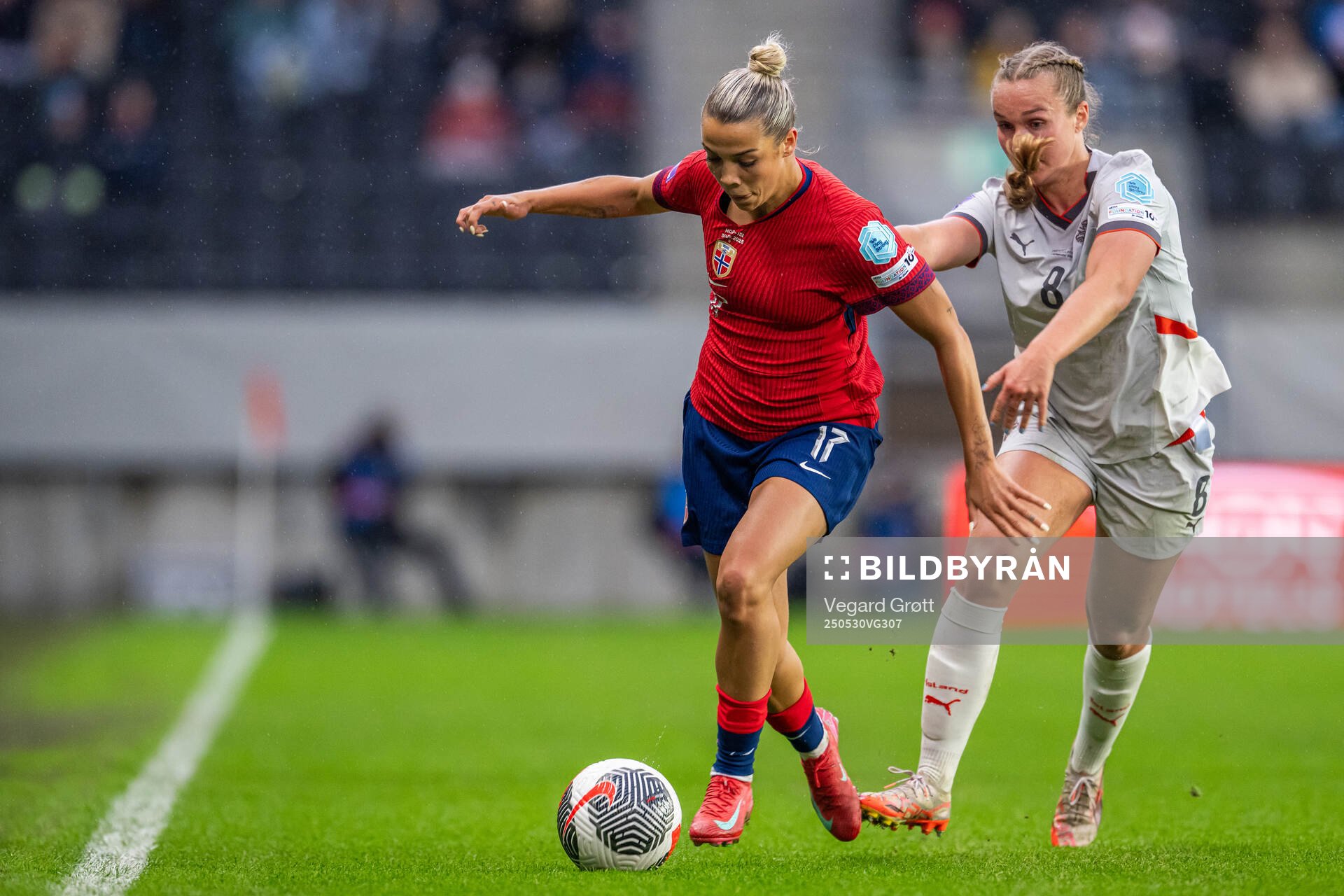 Celin Bizet Ildhusøy of Norway and Alexandra Johannsdottir of Iceland during the UEFA Women’s Nations League football match between Norway and Iceland on May 30, 2025 in Trondheim.