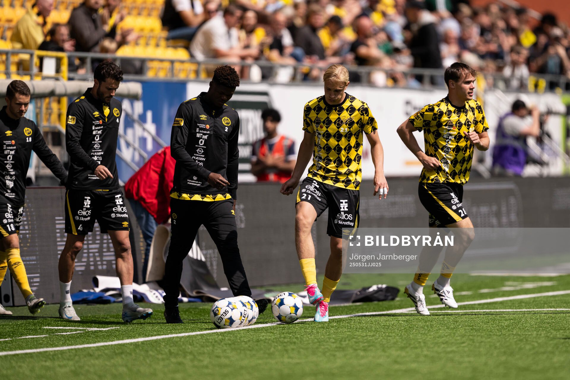 Elfsborgs spelare kommer in på arenan inför fotbollsmatchen i Allsvenskan mellan Elfsborg och Hammarby den 31 maj 2025 i Borås. 