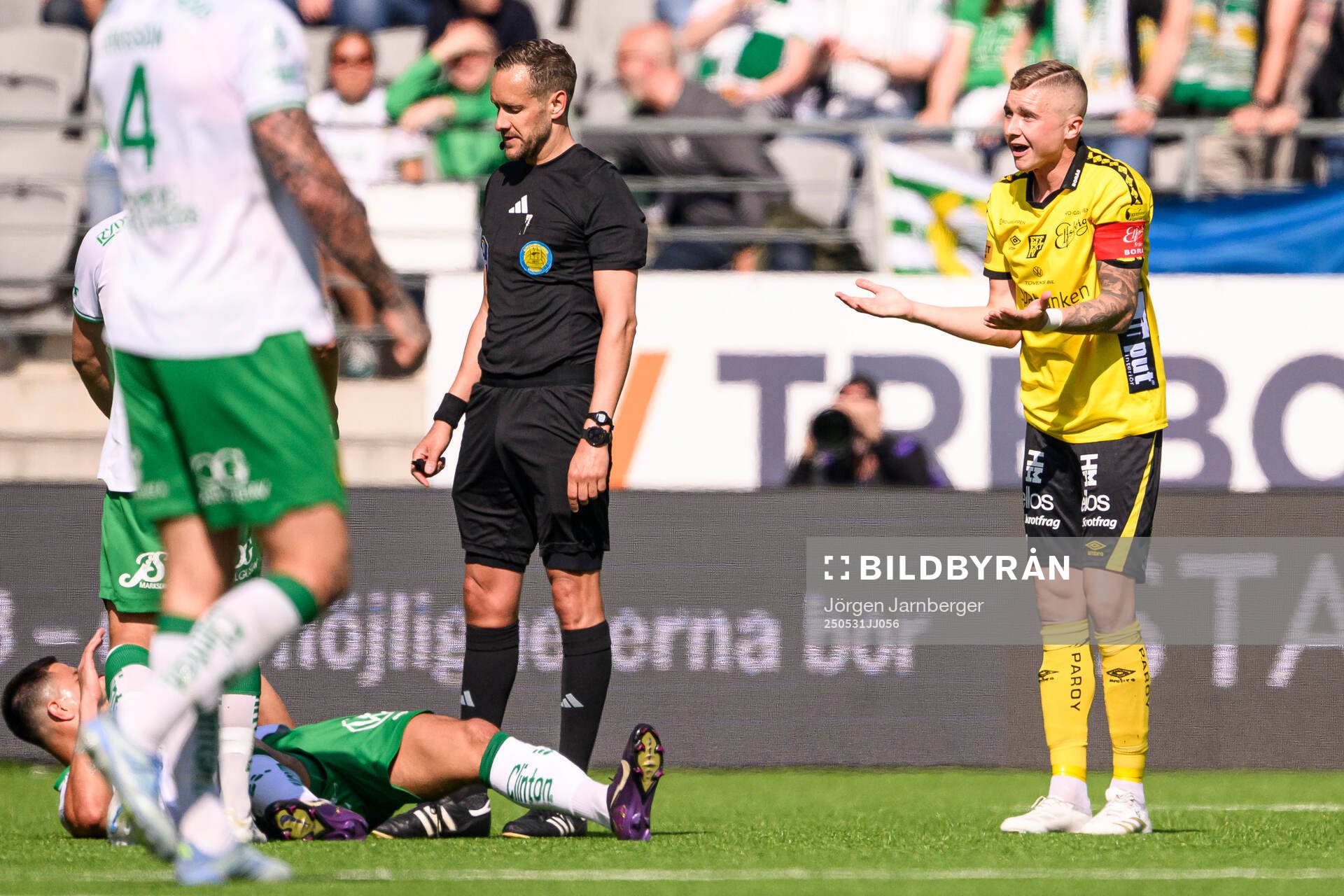Elfsborgs Sebastian Holmen reagerar under fotbollsmatchen i Allsvenskan mellan Elfsborg och Hammarby den 31 maj 2025 i Borås. 