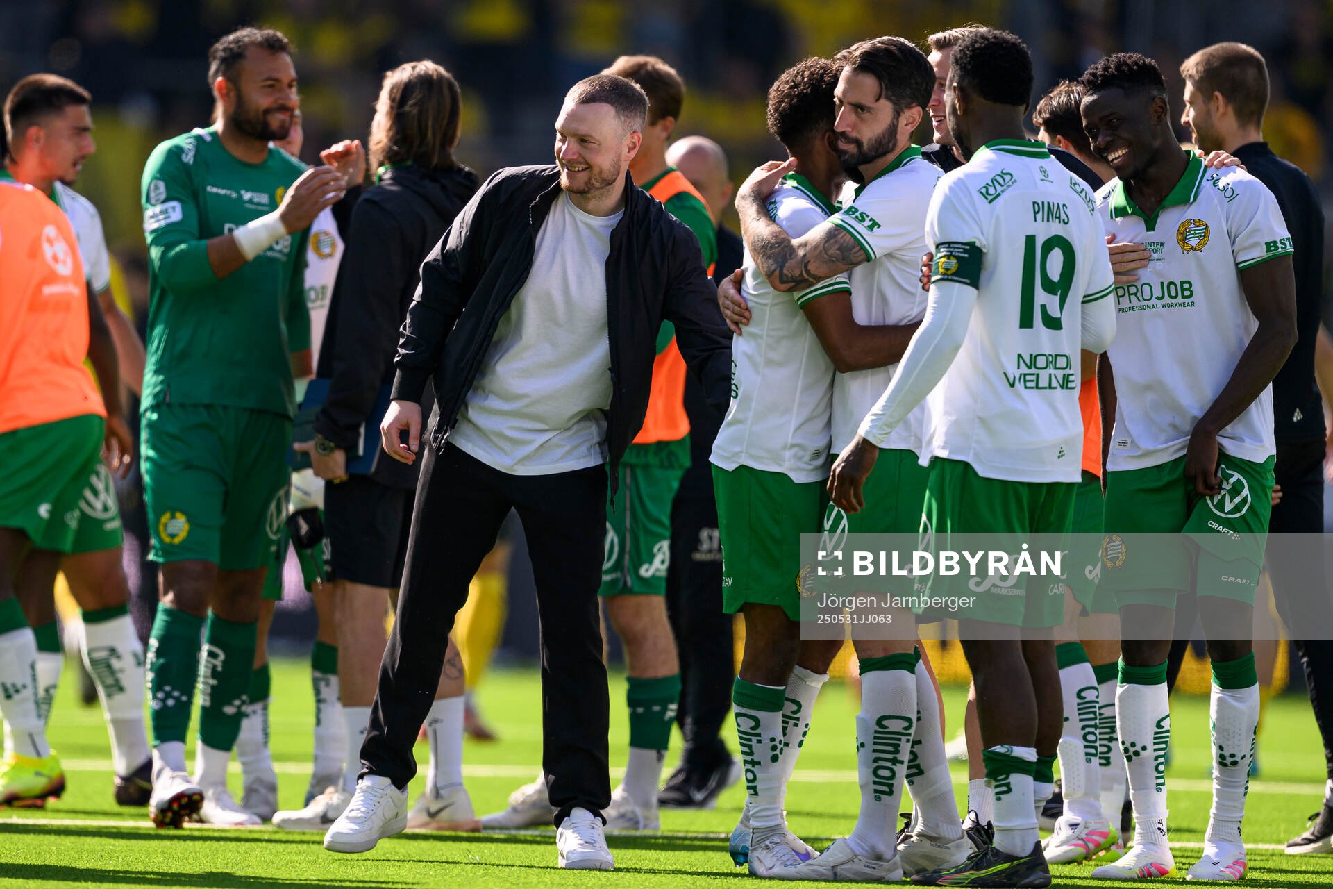 Hammarbys tränare Kim Hellberg jublar efter fotbollsmatchen i Allsvenskan mellan Elfsborg och Hammarby den 31 maj 2025 i Borås. 