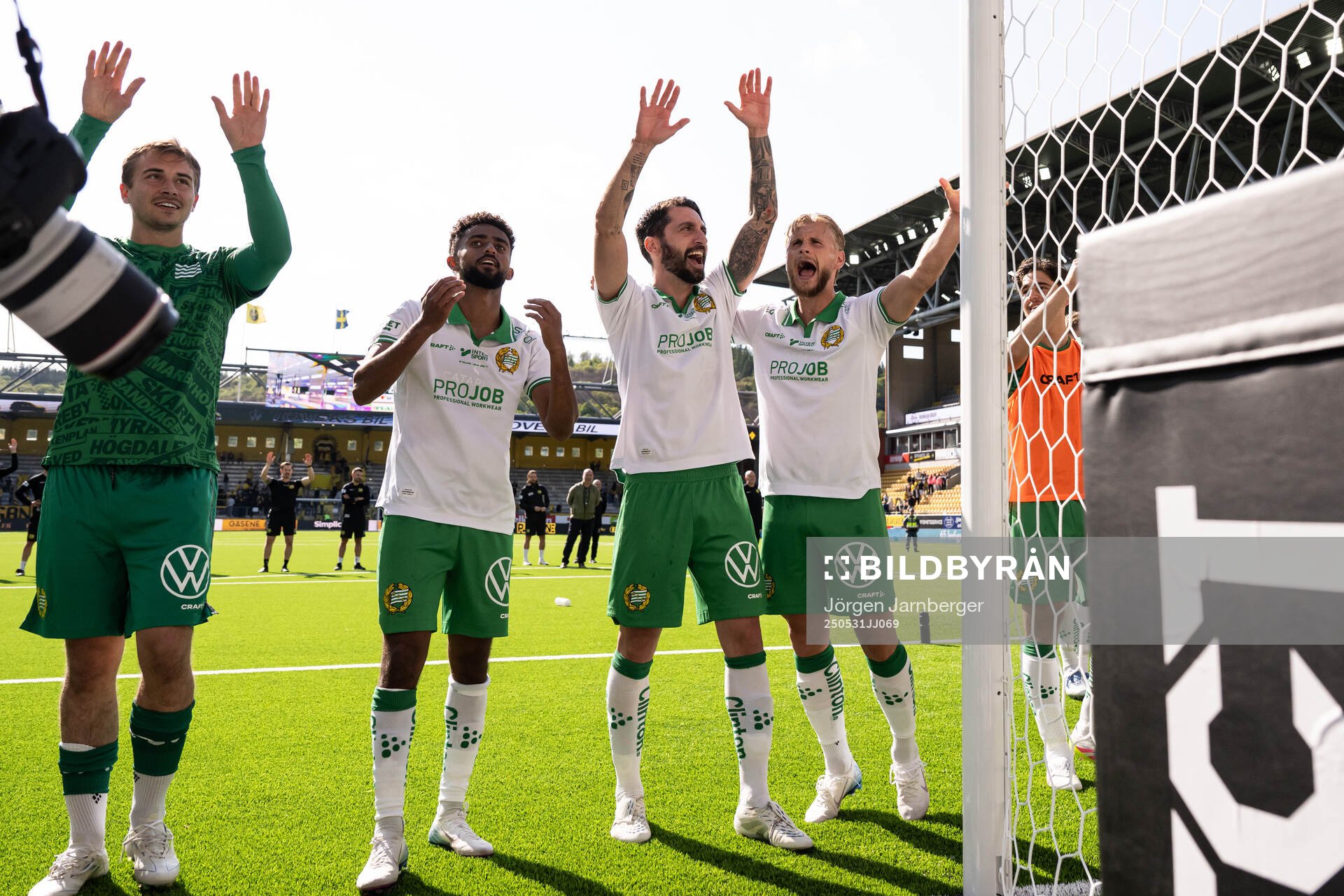 Hammarbys spelare jublar efter fotbollsmatchen i Allsvenskan mellan Elfsborg och Hammarby den 31 maj 2025 i Borås. 