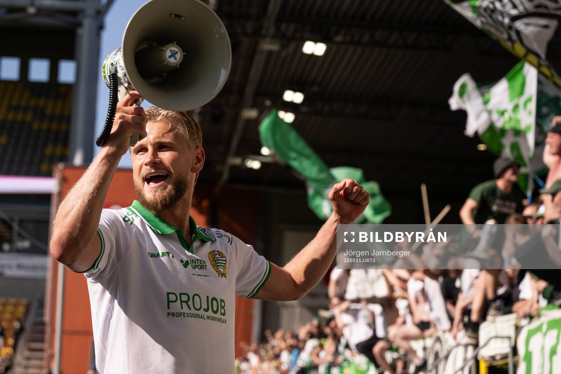 Hammarbys Simon Strand jublar efter fotbollsmatchen i Allsvenskan mellan Elfsborg och Hammarby den 31 maj 2025 i Borås. 