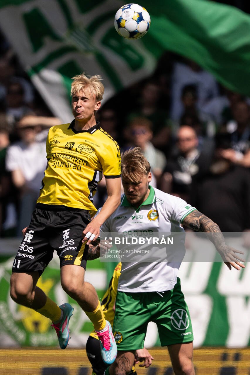 Elfsborgs Leo Östman och Hammarbys Victor Eriksson under fotbollsmatchen i Allsvenskan mellan Elfsborg och Hammarby den 31 maj 2025 i Borås.