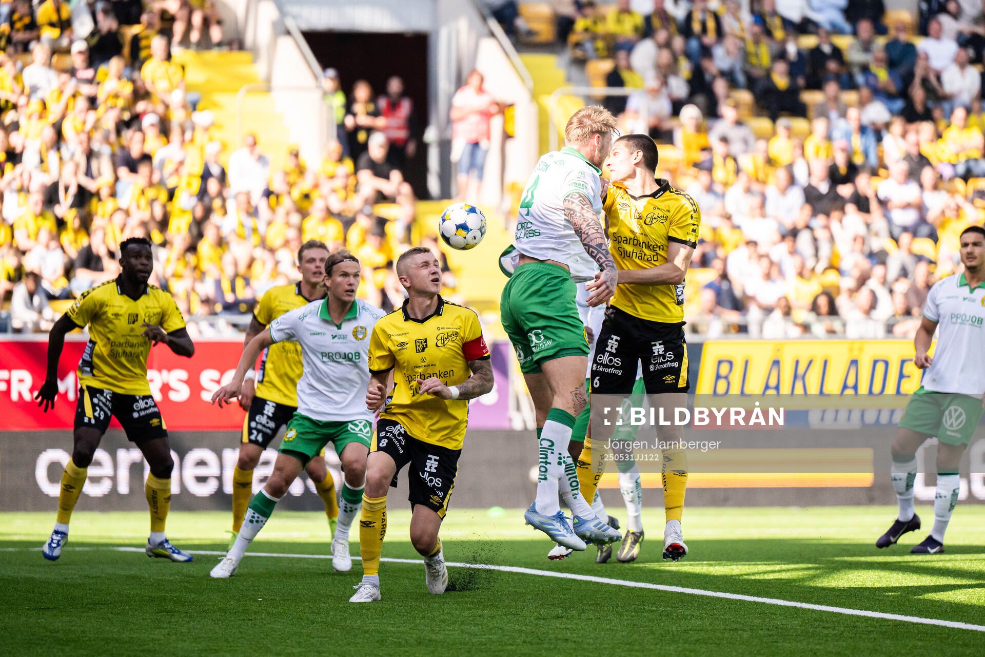 Kamp i Hammarbys straffområde med Elfsborgs Sebastian Holmen och Rasmus Wikström under fotbollsmatchen i Allsvenskan mellan Elfsborg och Hammarby den 31 maj 2025 i Borås.