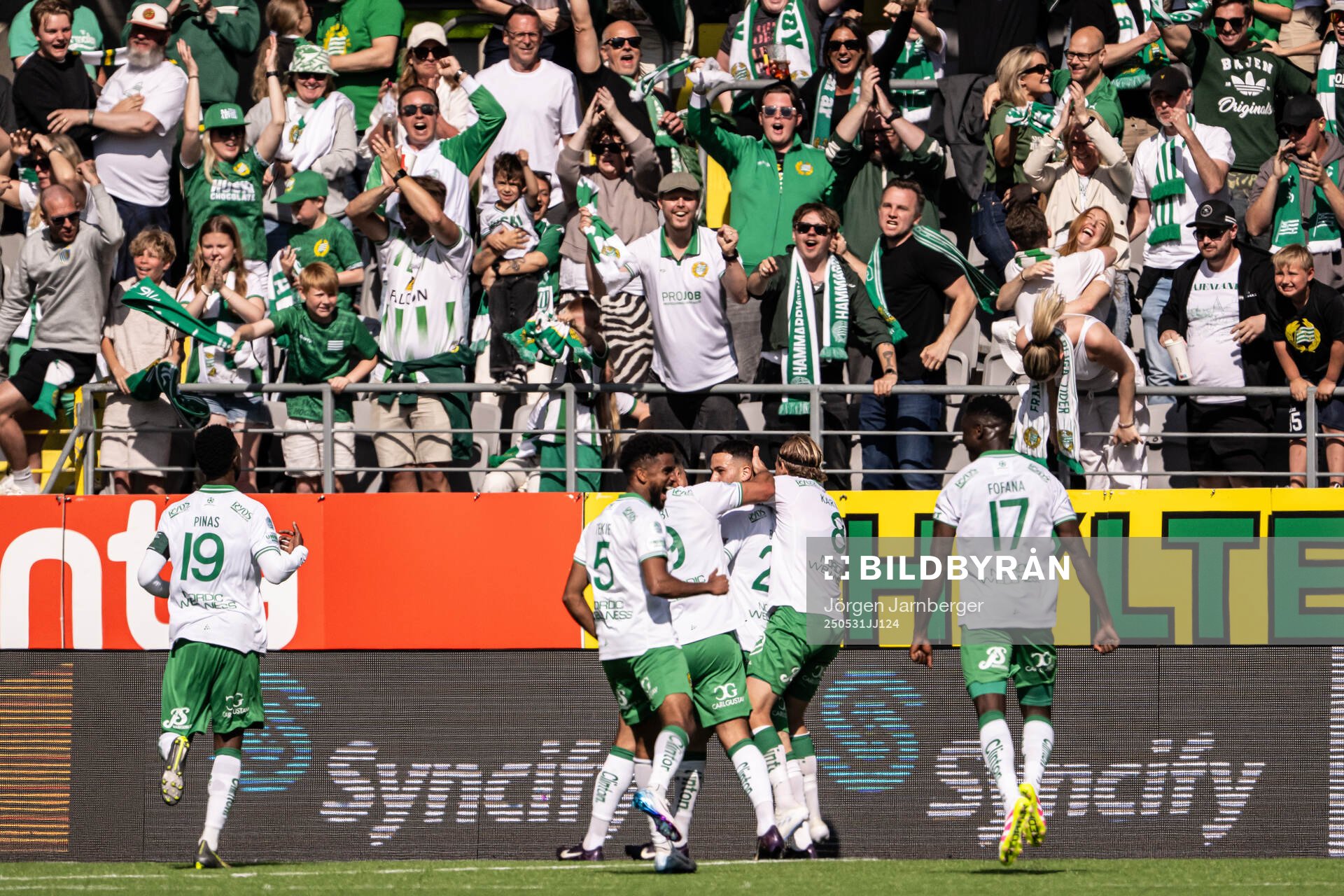 Hammarbys Abdelrahman Boudah Saidi jublar med lagkamraterna efter 0-2 under fotbollsmatchen i Allsvenskan mellan Elfsborg och Hammarby den 31 maj 2025 i Borås.
