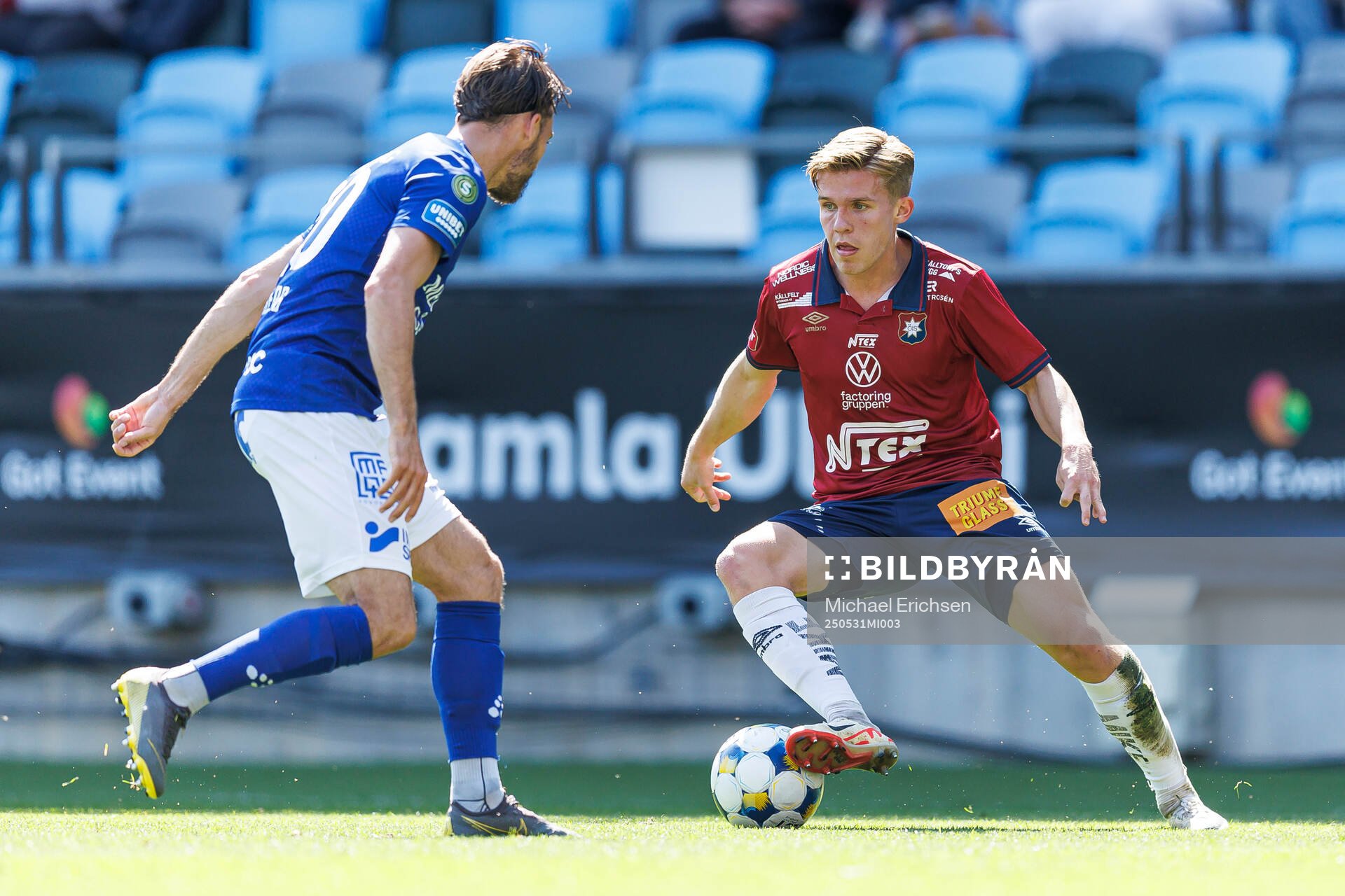 Trelleborgs Felix Hörberg och Örgrytes Isak Dahlqvist under fotbollsmatchen i Superettan mellan Örgryte och Trelleborg den 31 maj 2025 i Göteborg.