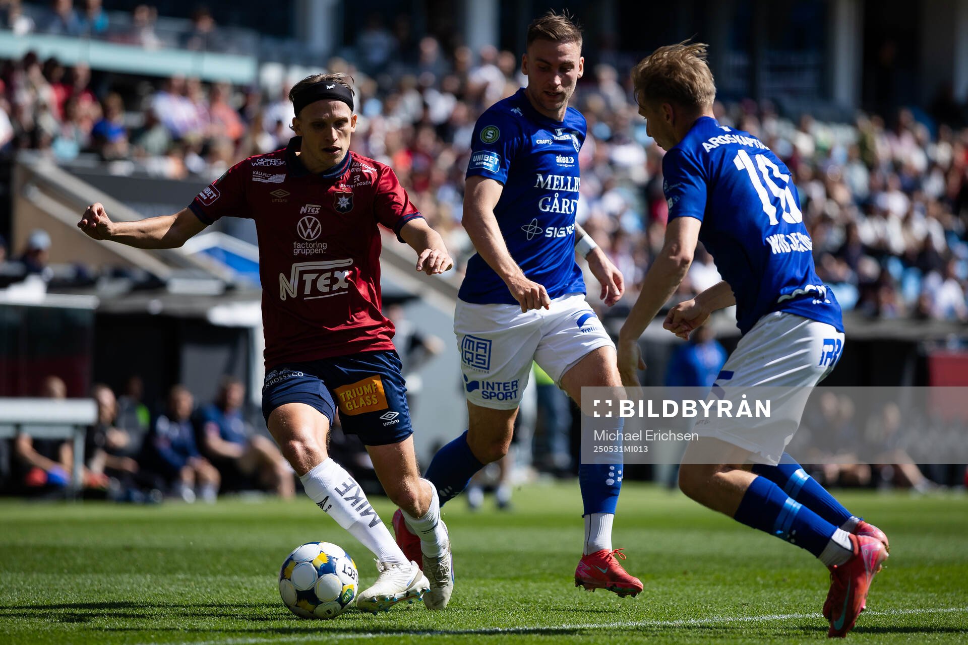 Örgrytes Charlie Vindehall och Trelleborgs Axel Vidjeskog under fotbollsmatchen i Superettan mellan Örgryte och Trelleborg den 31 maj 2025 i Göteborg.