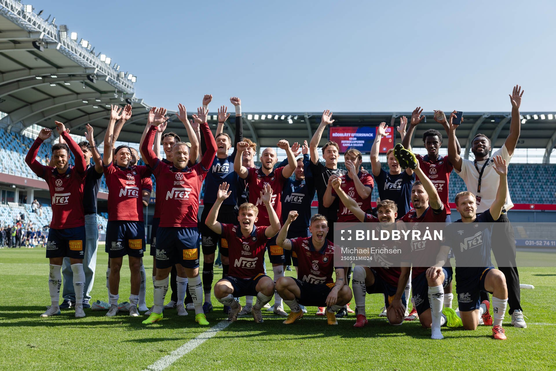 Örgrytes spelare jublar efter fotbollsmatchen i Superettan mellan Örgryte och Trelleborg den 31 maj 2025 i Göteborg. 