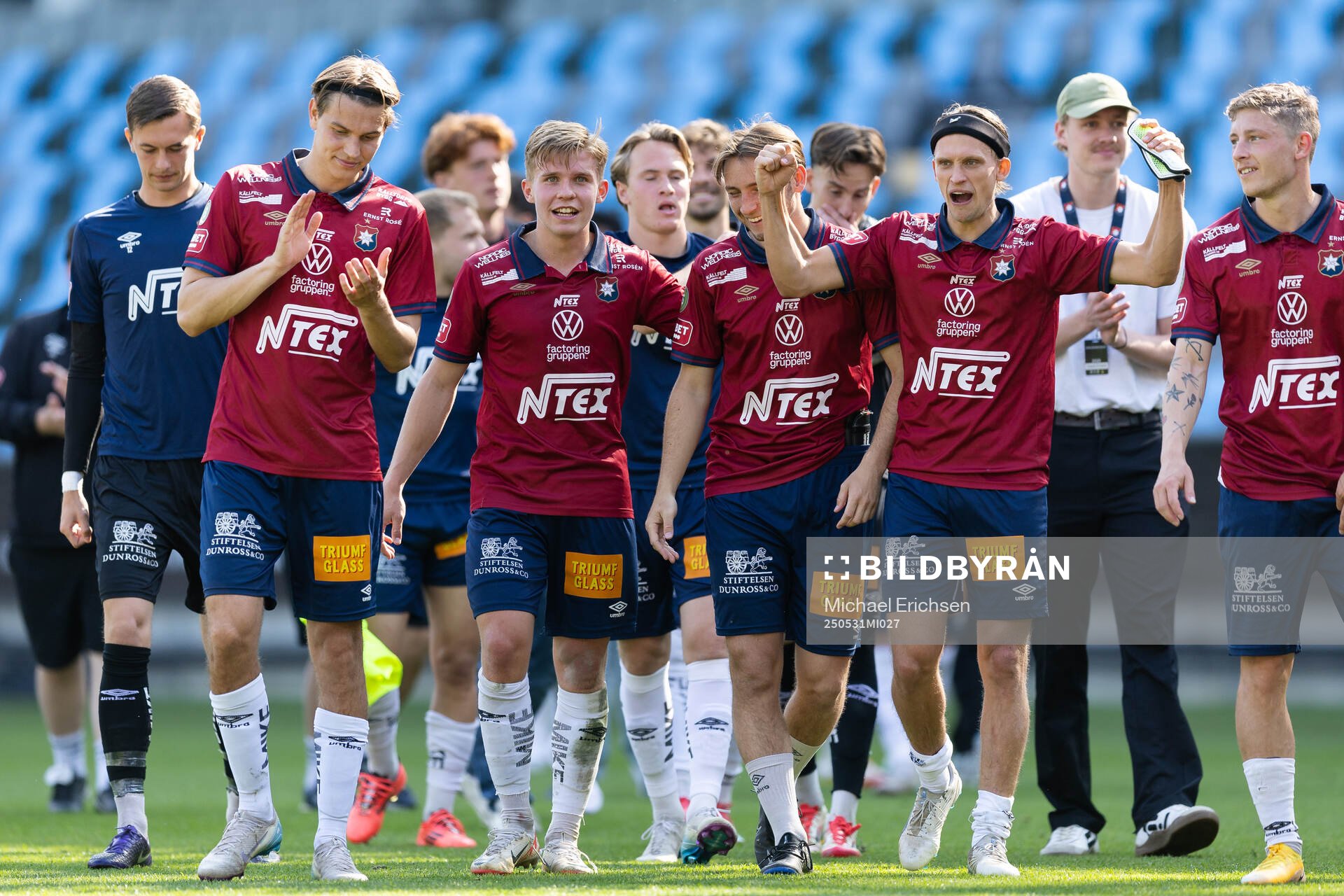 Örgrytes spelare jublar efter fotbollsmatchen i Superettan mellan Örgryte och Trelleborg den 31 maj 2025 i Göteborg. 