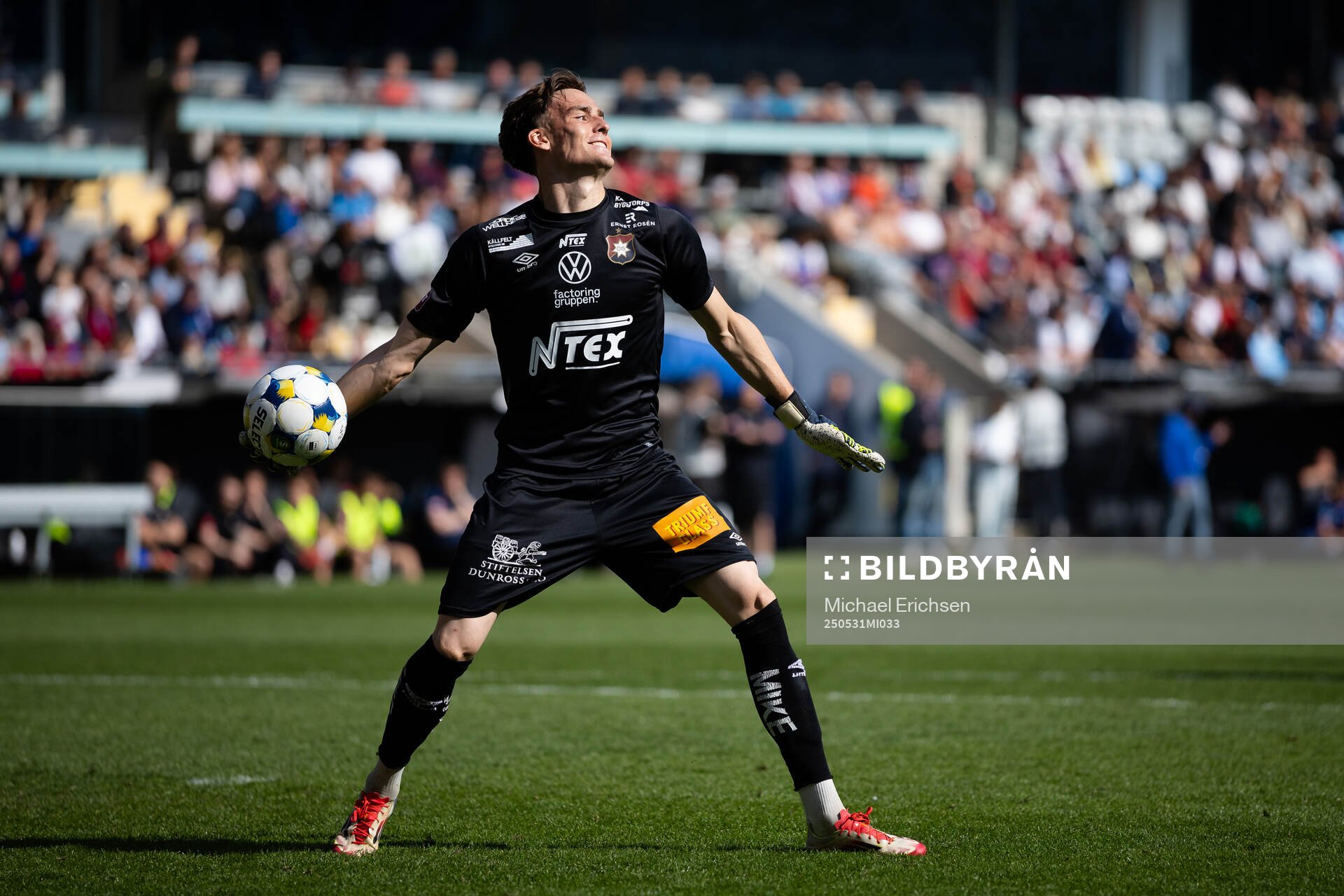 Örgrytes målvakt Hampus Gustafsson under fotbollsmatchen i Superettan mellan Örgryte och Trelleborg den 31 maj 2025 i Göteborg. 