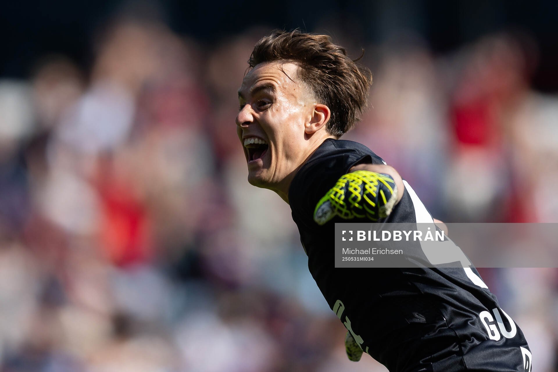 Örgrytes målvakt Hampus Gustafsson jublar efter att Nicklas Bärkroth (ej i bild) gjort 2-0 under fotbollsmatchen i Superettan mellan Örgryte och Trelleborg den 31 maj 2025 i Göteborg.