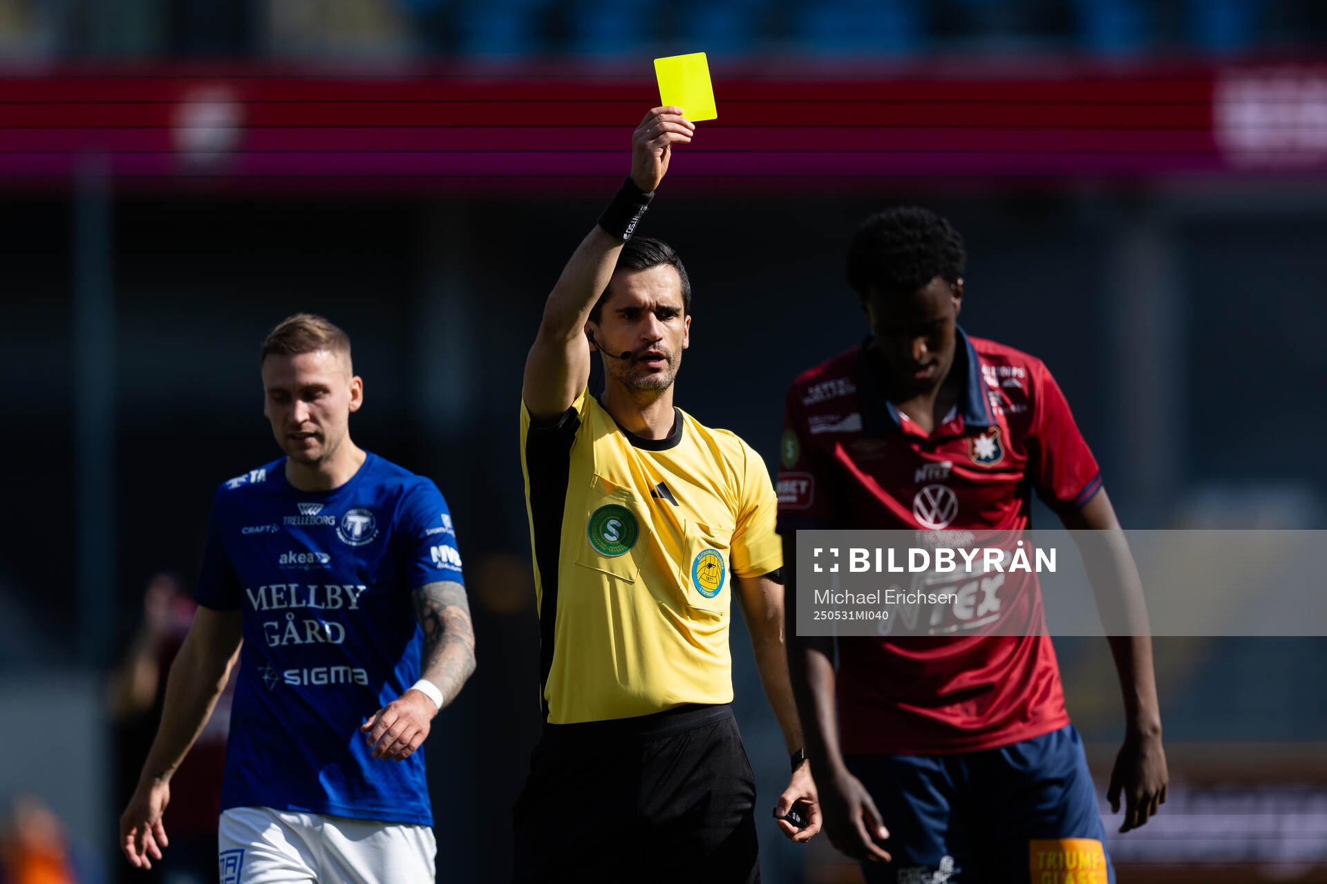 Domare Fikret Buqa under fotbollsmatchen i Superettan mellan Örgryte och Trelleborg den 31 maj 2025 i Göteborg. 