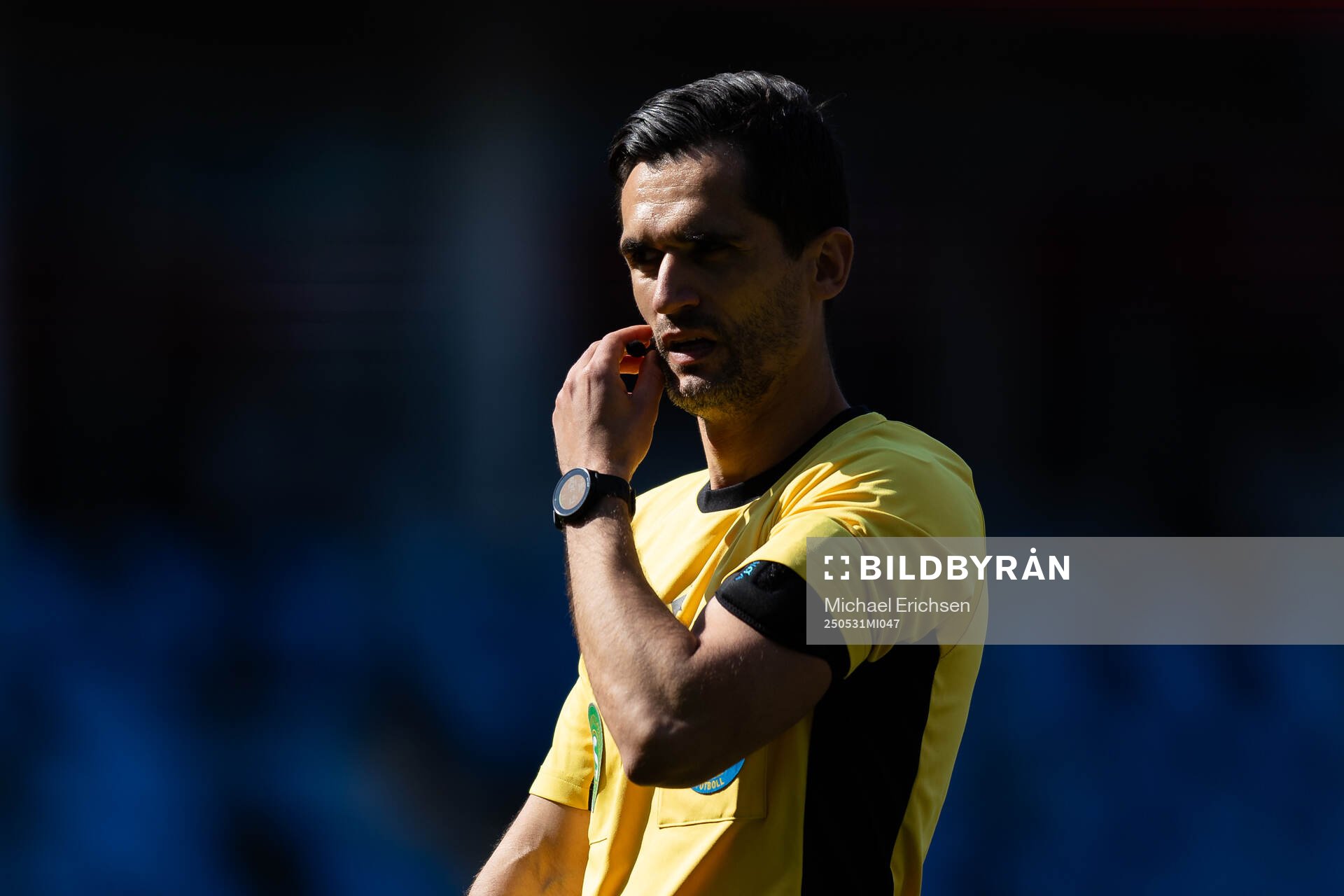 Domare Fikret Buqa under fotbollsmatchen i Superettan mellan Örgryte och Trelleborg den 31 maj 2025 i Göteborg. 