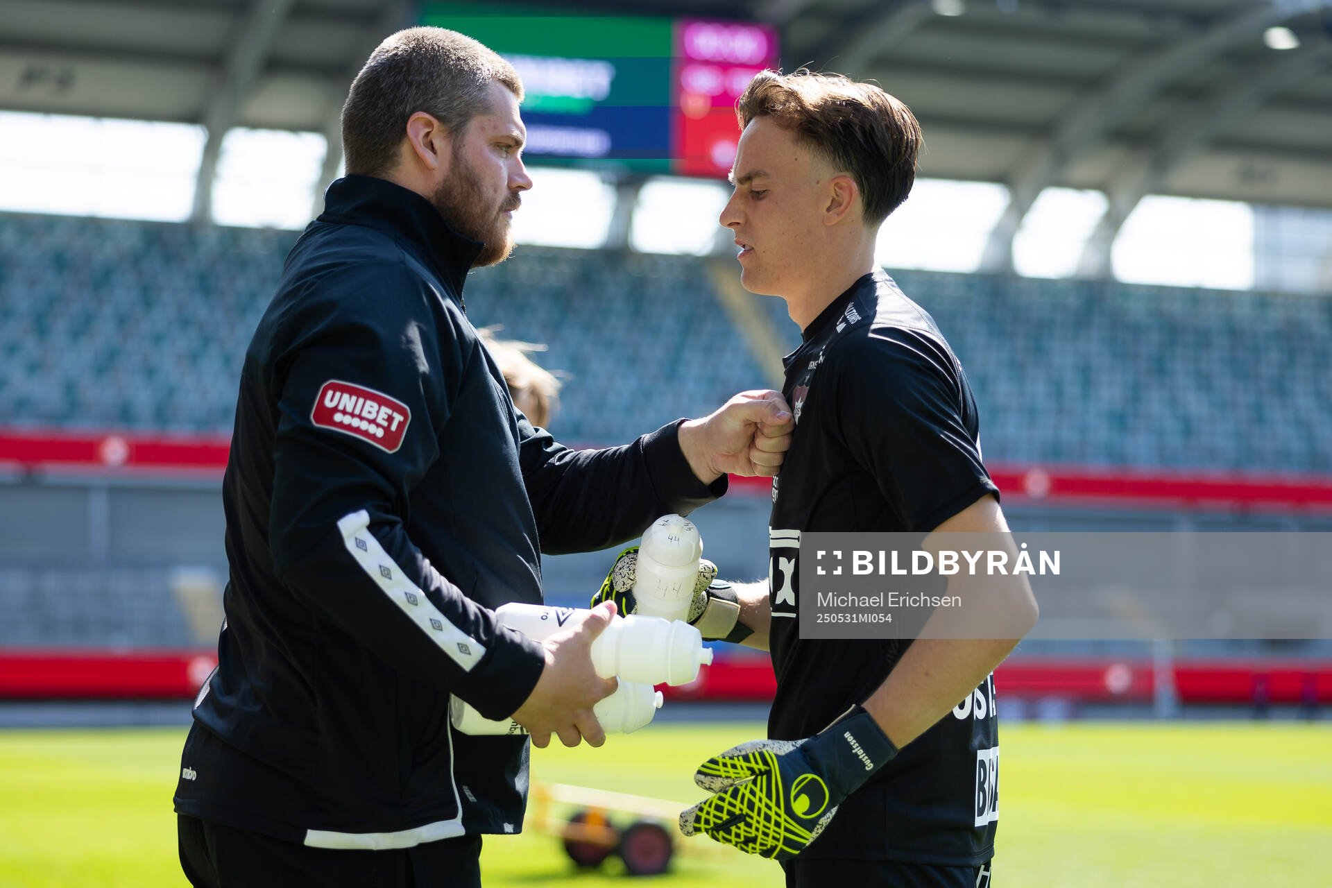 Örgrytes målvaktstränare Björn West och målvakt Hampus Gustafsson inför fotbollsmatchen i Superettan mellan Örgryte och Trelleborg den 31 maj 2025 i Göteborg.