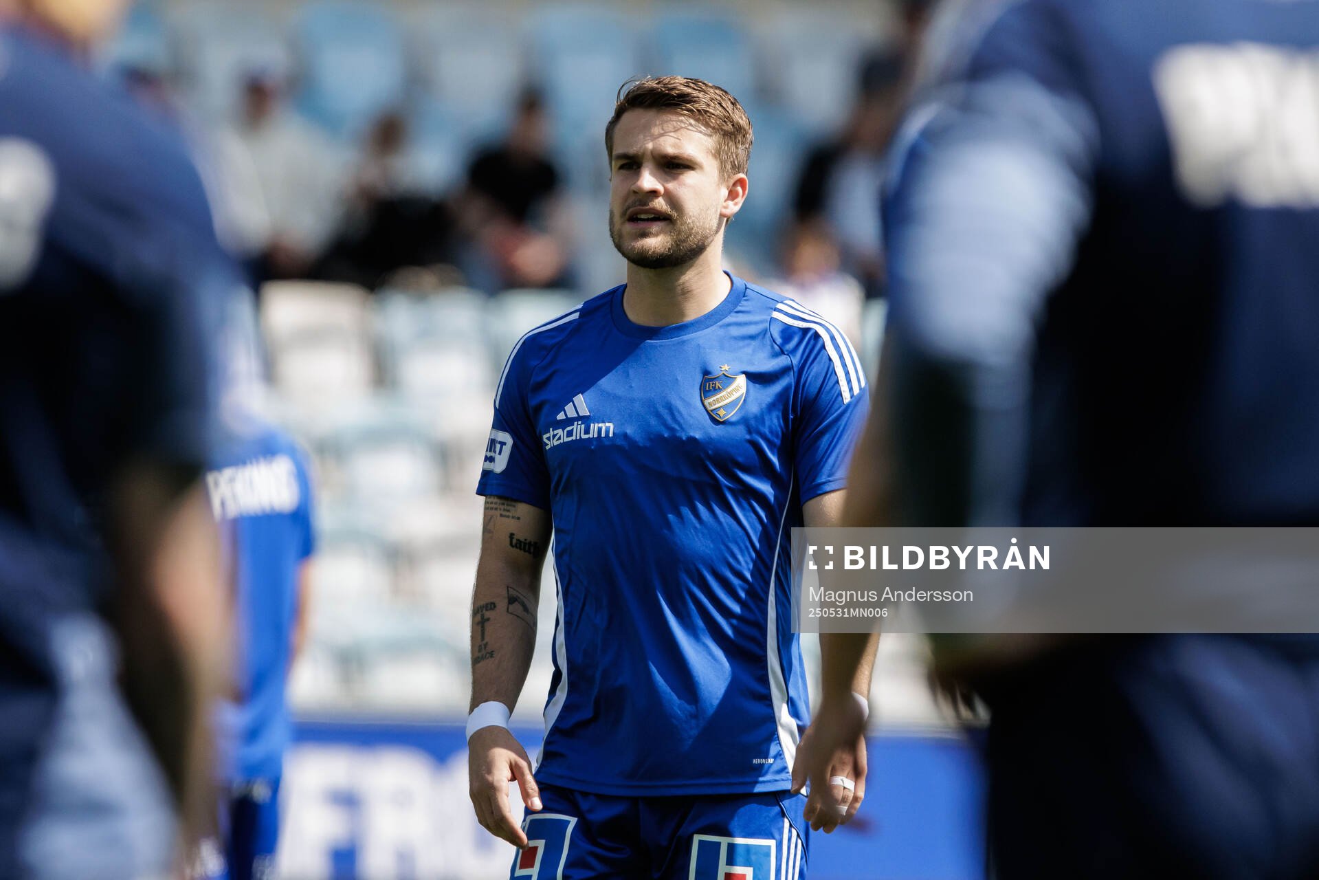 IFK Norrköpings Amadeus Sögaard inför fotbollsmatchen i Allsvenskan mellan IFK Norrköping och GAIS den 31 maj 2025 i Norrköping. 