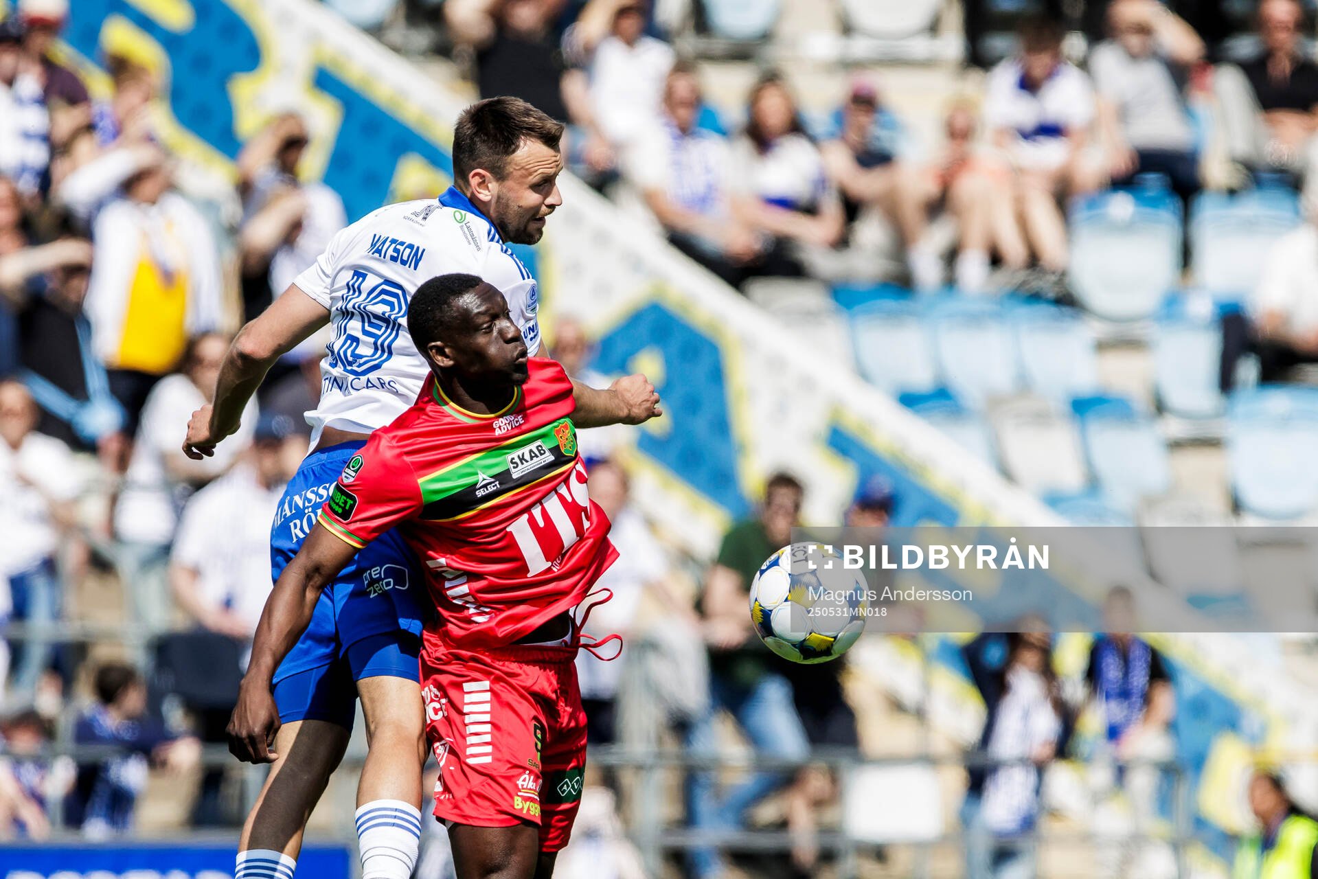 IFK Norrköpings Max Watson och GAISs Ibrahim Diabate under fotbollsmatchen i Allsvenskan mellan IFK Norrköping och GAIS den 31 maj 2025 i Norrköping.
