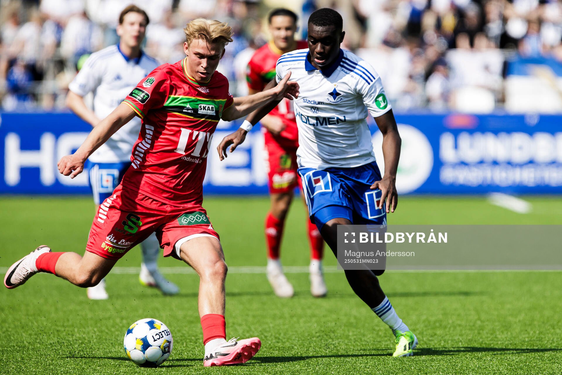 GAISs Rasmus Niklasson Petrovic och IFK Norrköpings Yahya Kalley under fotbollsmatchen i Allsvenskan mellan IFK Norrköping och GAIS den 31 maj 2025 i Norrköping.