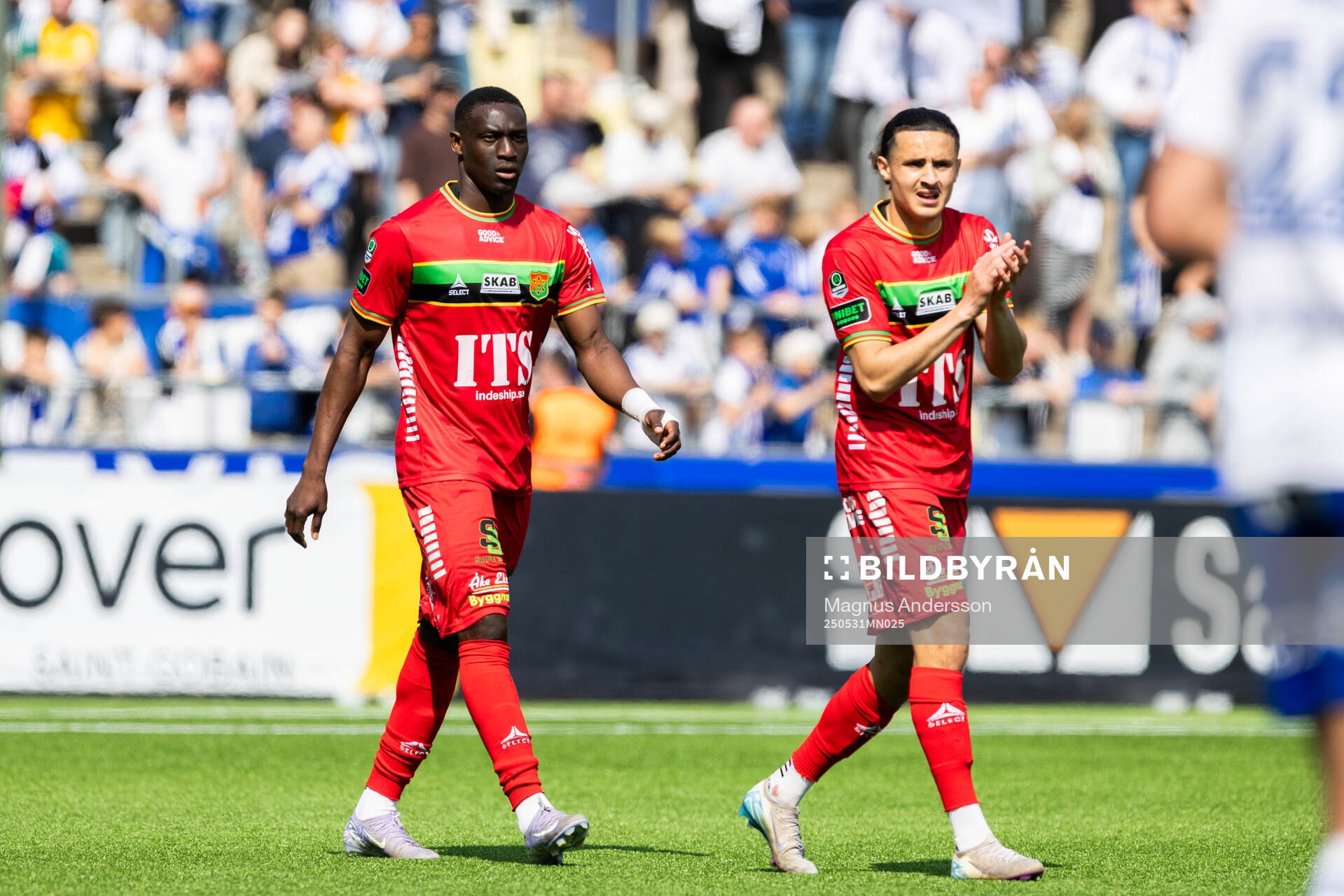 GAIS Ibrahim Diabate jublar med Amin Boudri efter 0-1 under fotbollsmatchen i Allsvenskan mellan IFK Norrköping och GAIS den 31 maj 2025 i Norrköping.