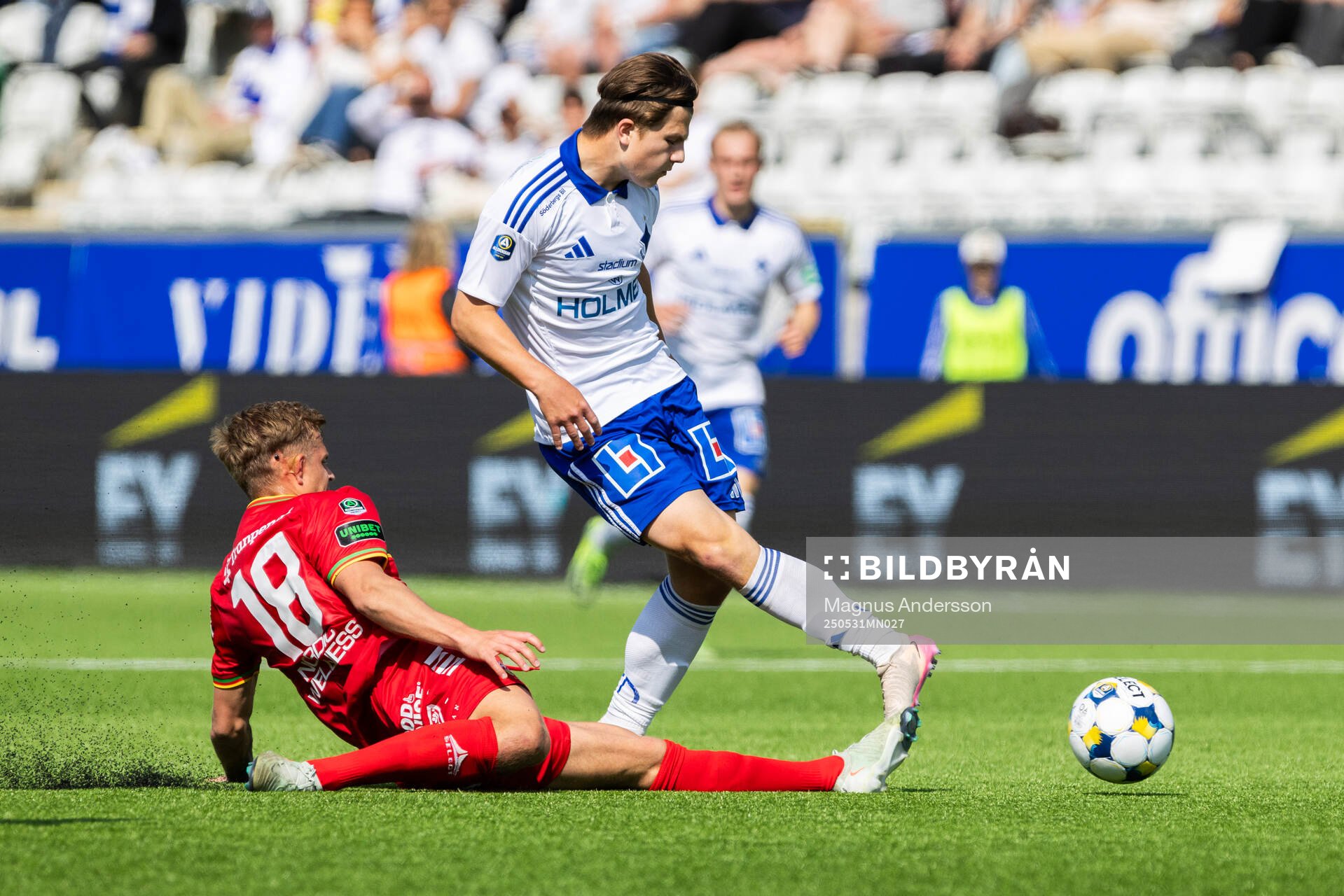 GAIS Kevin Holmén och IFK Norrköpings Axel Brönner