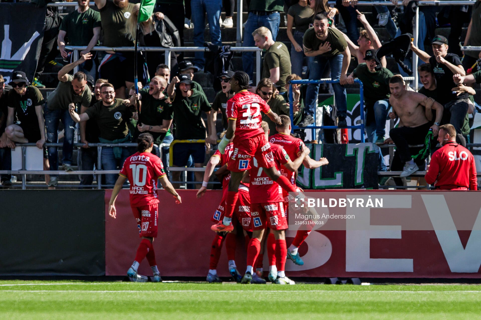 GAISs Edvin Becirovic jublar efter 0-3 under fotbollsmatchen i Allsvenskan mellan IFK Norrköping och GAIS den 31 maj 2025 i Norrköping.