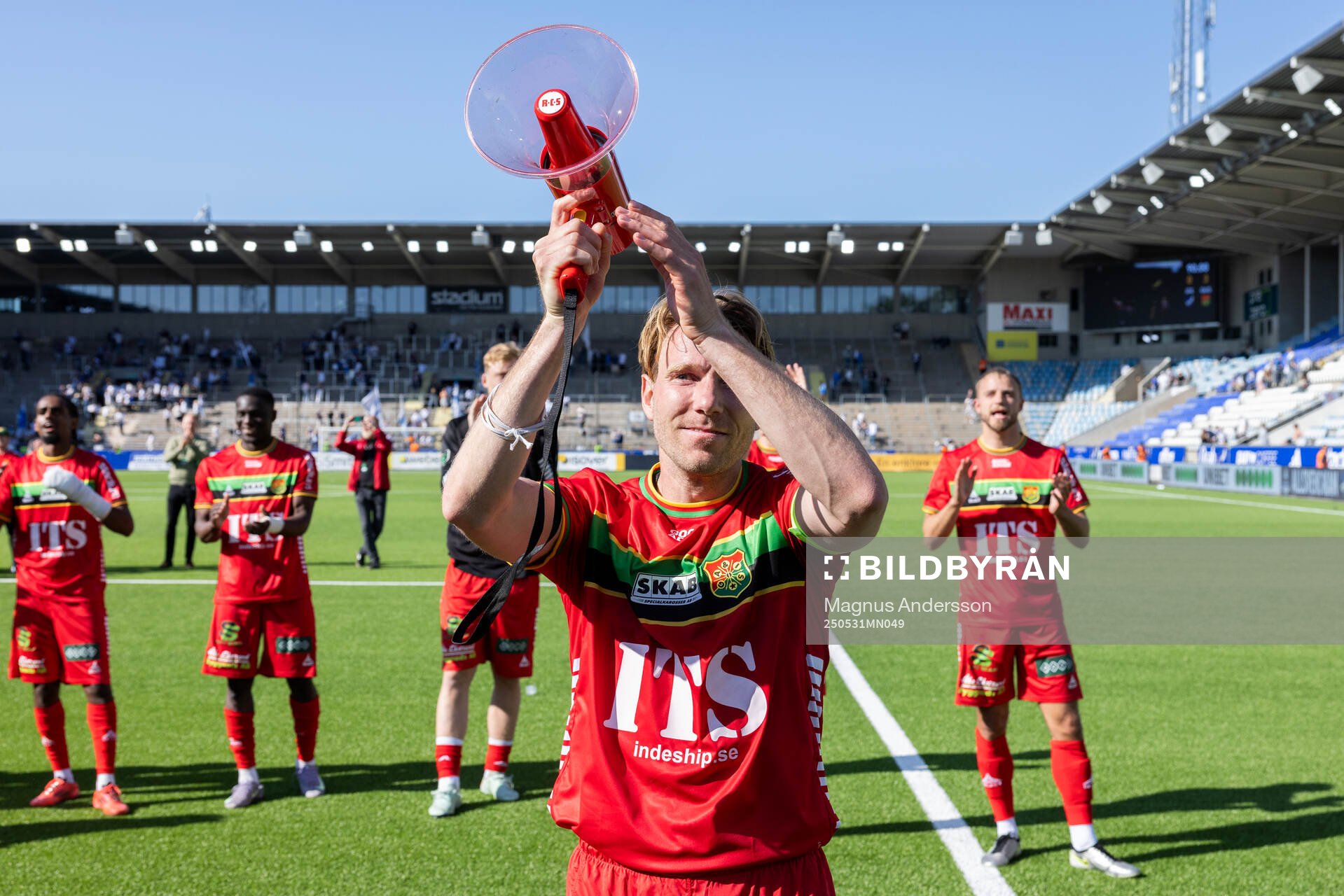 AIS August Wängberg jublar efter fotbollsmatchen i Allsvenskan mellan IFK Norrköping och GAIS den 31 maj 2025 i Norrköping. 