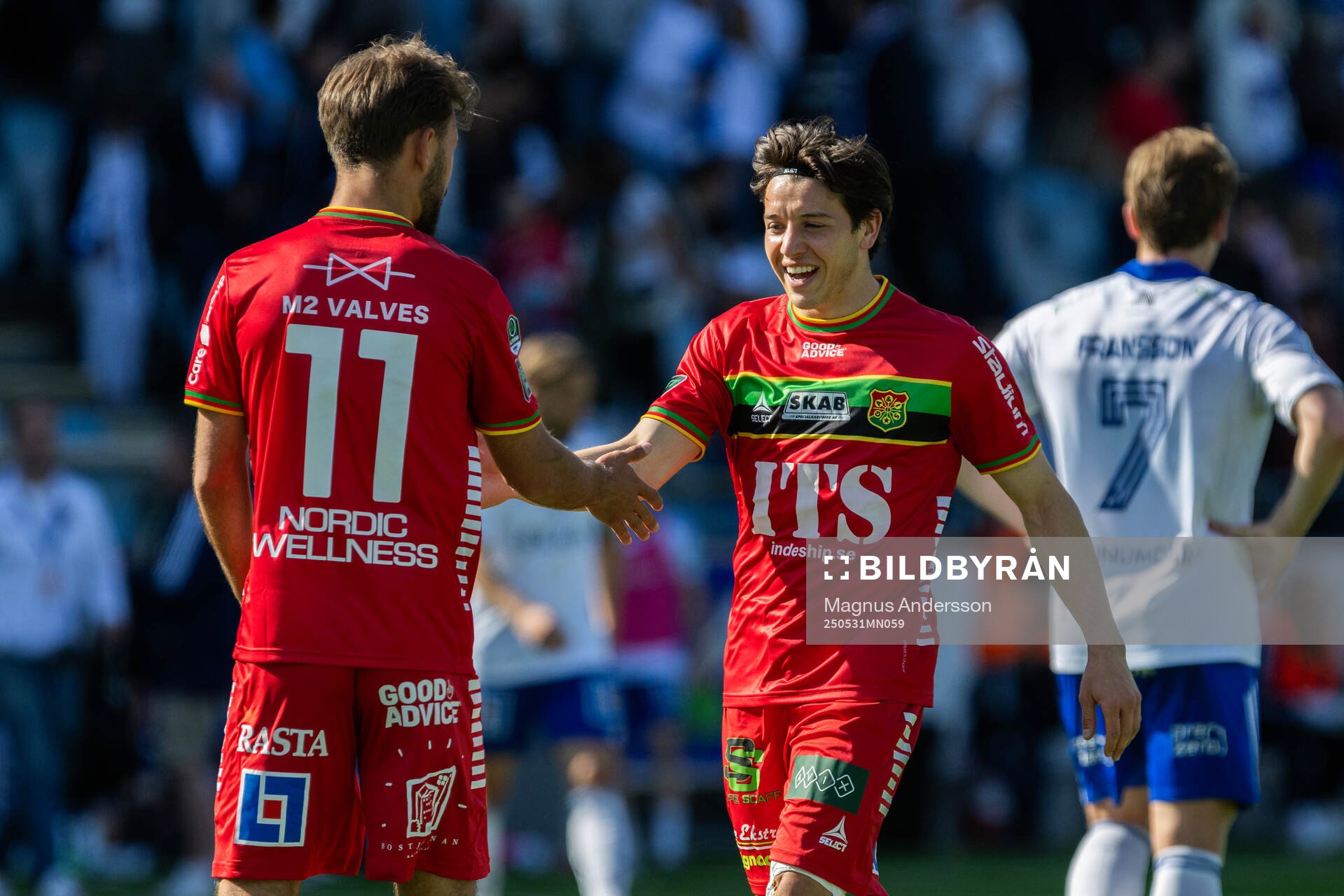 GAIS Edvin Becirovic och Matteo de Brienne jublar efter fotbollsmatchen i Allsvenskan mellan IFK Norrköping och GAIS den 31 maj 2025 i Norrköping. 
