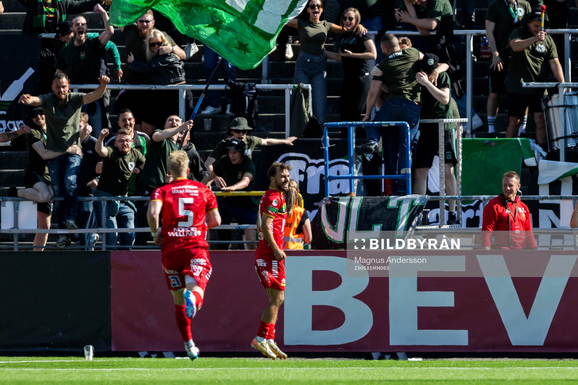 GAIS Edvin Becirovic jublar efter 0-3 under fotbollsmatchen i Allsvenskan mellan IFK Norrköping och GAIS den 31 maj 2025 i Norrköping.