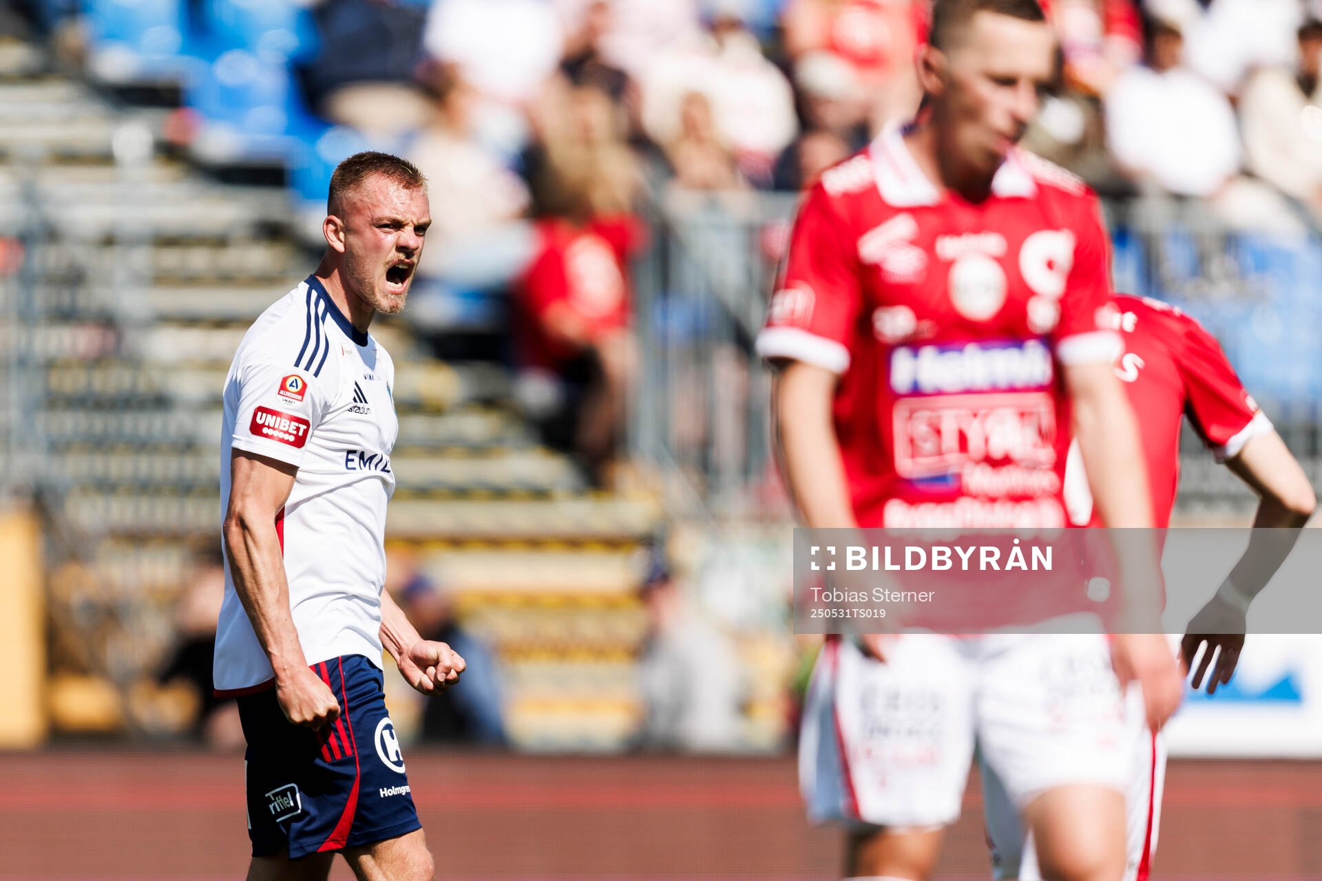 Östers Dennis Olsson jublar efter 1-2 under fotbollsmatchen i Allsvenskan mellan Degerfors och Öster den 31 maj 2025 i Degerfors. 