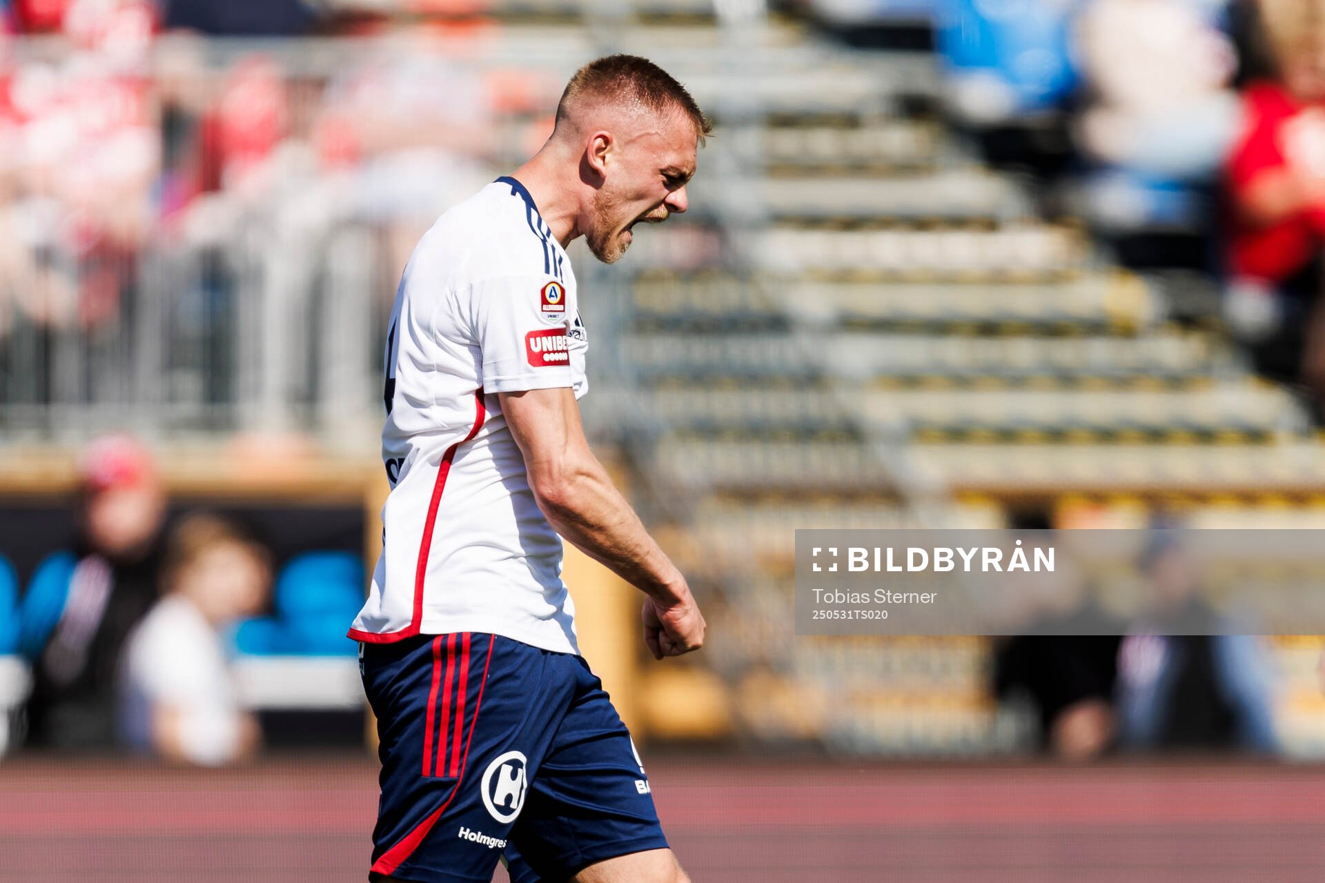 Östers Dennis Olsson jublar 1-2 under fotbollsmatchen i Allsvenskan mellan Degerfors och Öster den 31 maj 2025 i Degerfors. 