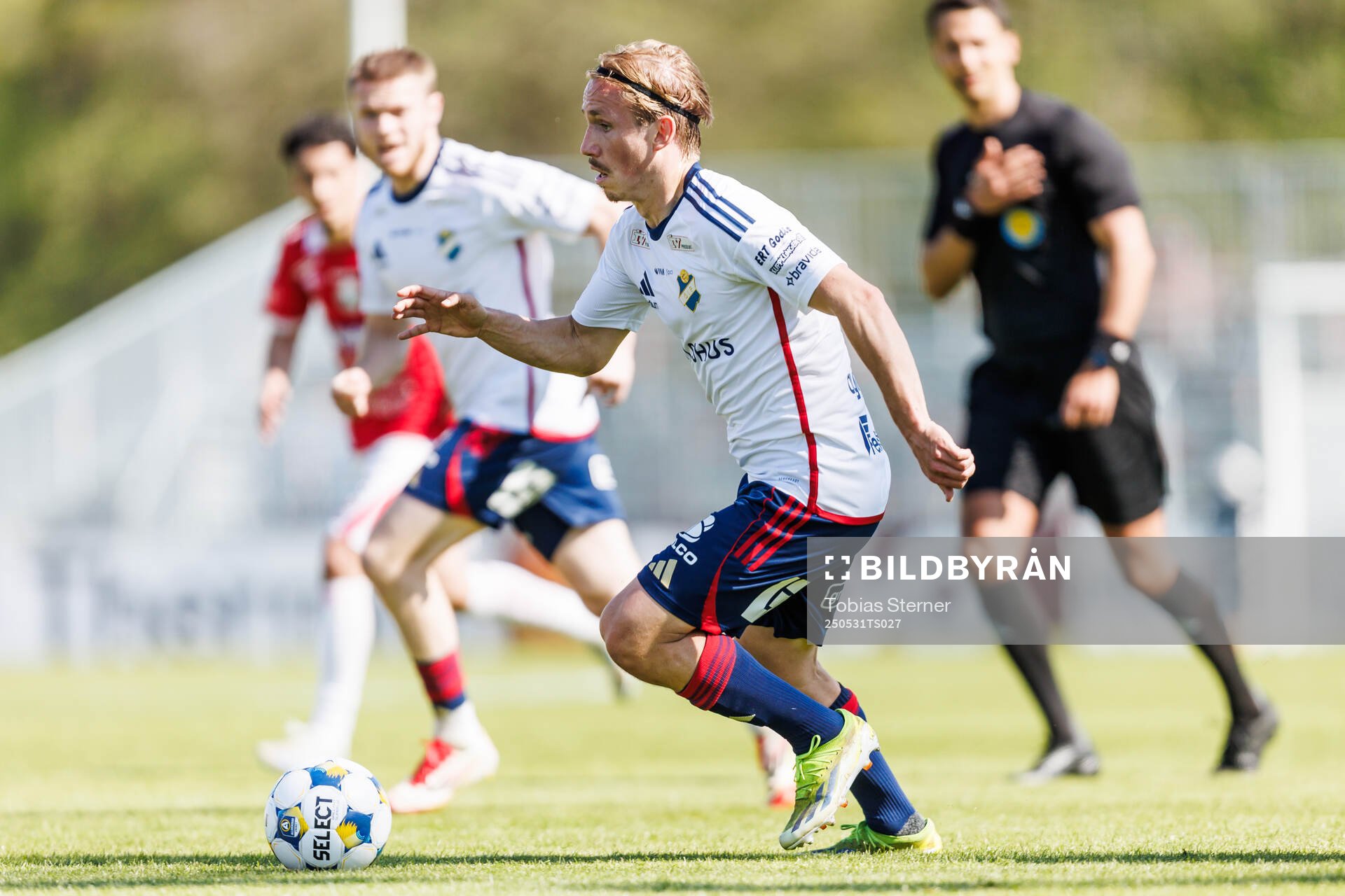 Östers David Seger under fotbollsmatchen i Allsvenskan mellan Degerfors och Öster den 31 maj 2025 i Degerfors. 