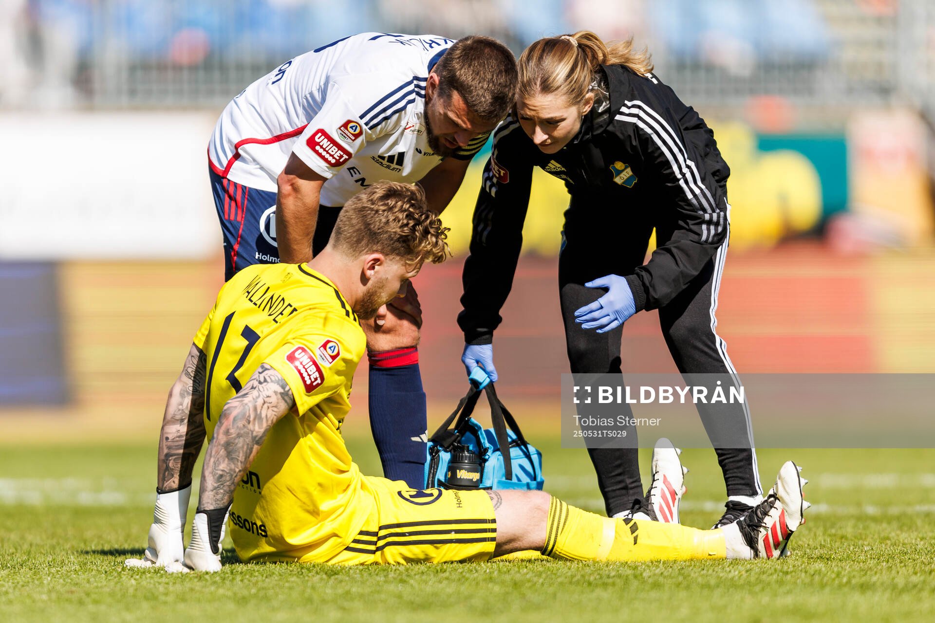 Östers målvakt Robin Wallinder har ont