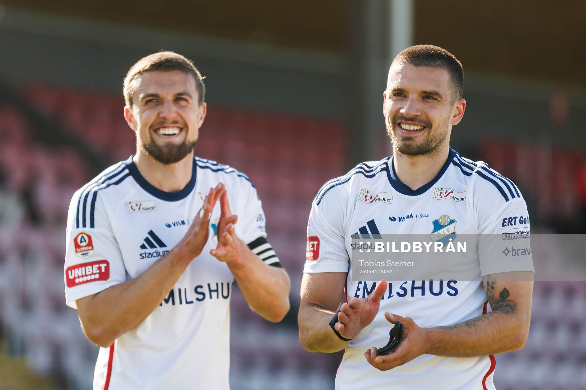 Östers Ivan Kricak och Vladimir Rodic jublar efter fotbollsmatchen i Allsvenskan mellan Degerfors och Öster den 31 maj 2025 i Degerfors. 