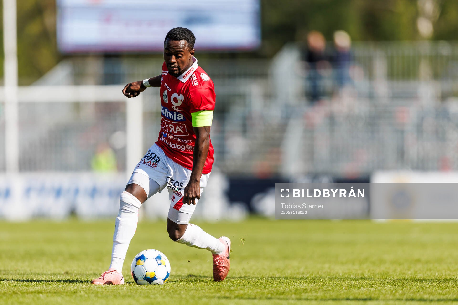 Degerfors Nahom Netabay under fotbollsmatchen i Allsvenskan mellan Degerfors och Öster den 31 maj 2025 i Degerfors. 