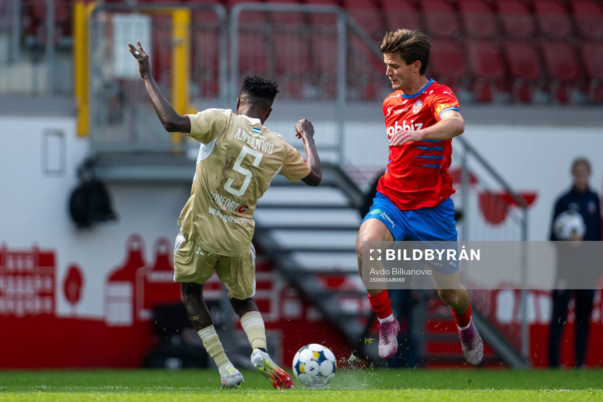 Helsingborgs Wilhelm Loeper och Östersunds Sunday Anyanwu