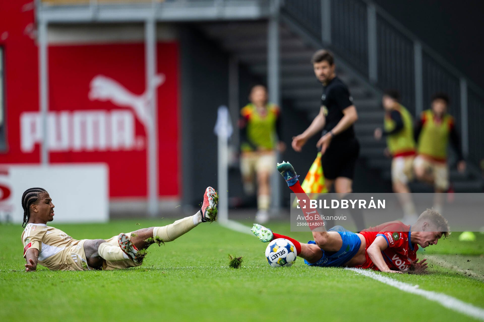 Helsingborgs Benjamin Örn och Östersunds Nebiyou Perry