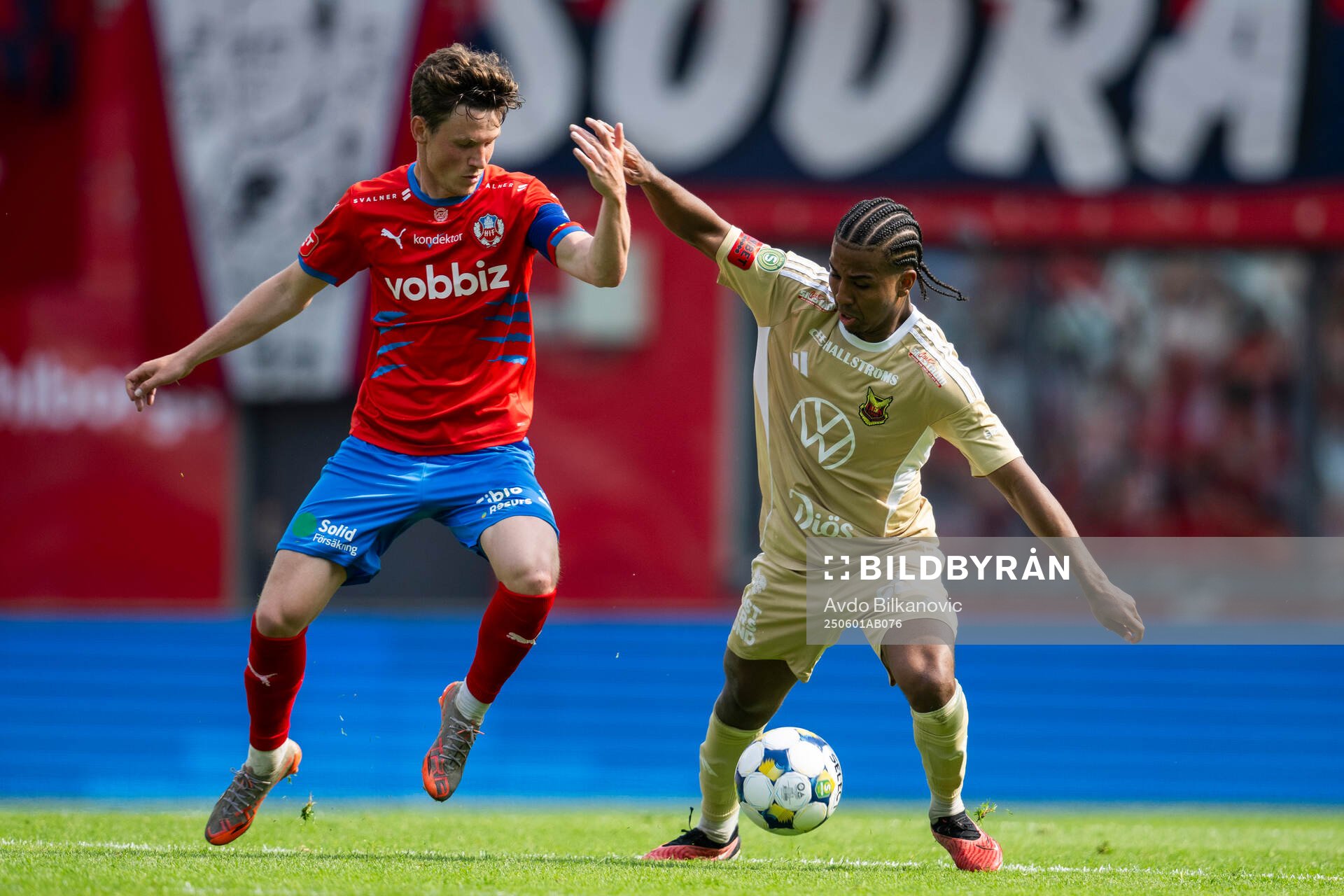 Helsingborgs Max Svensson och Östersunds Nebiyou Perry