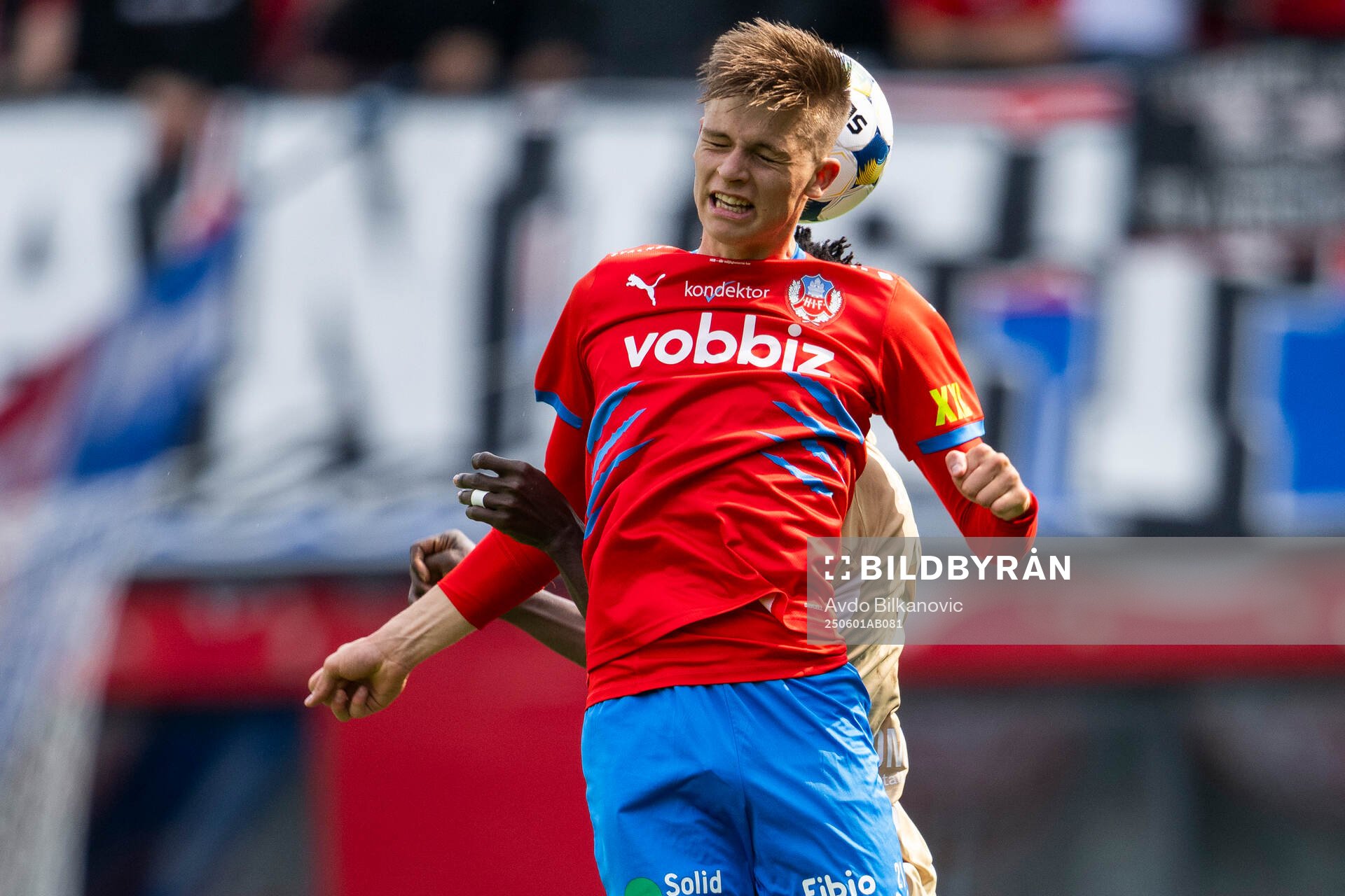 Helsingborgs Adrian Svanbäck nickar