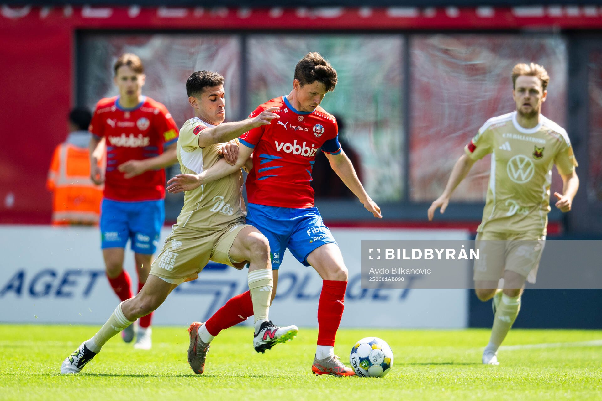 Helsingborgs Max Svensson och Östersunds Ahmed Bonnah