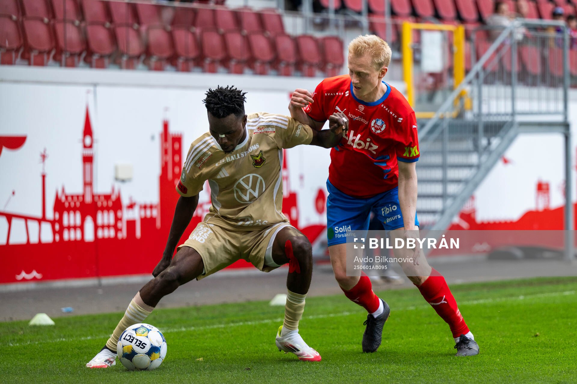 Helsingborgs Oscar Aga och Östersunds Sunday Anyanwu