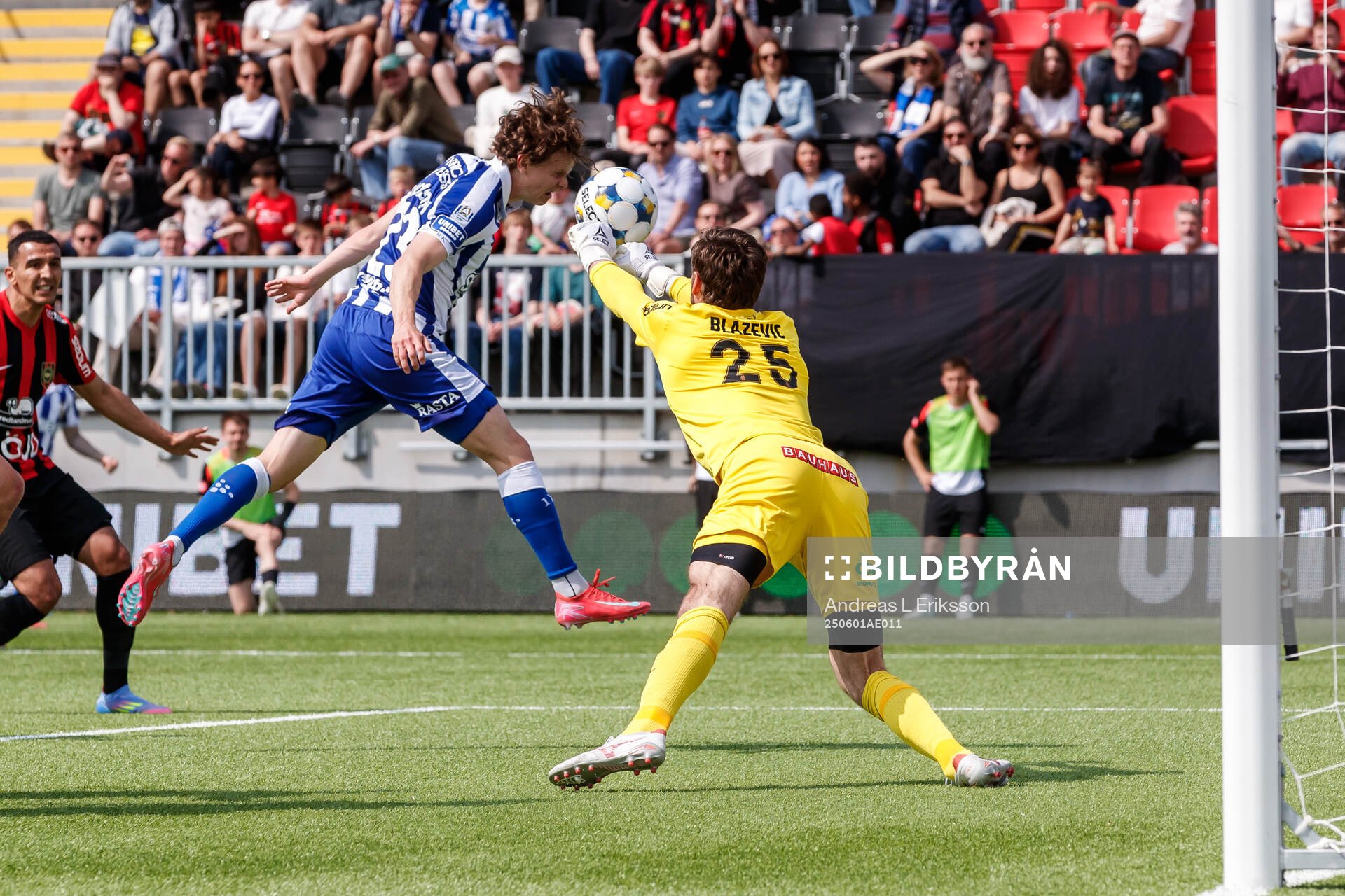 IFK Göteborgs Kolbeinn Thordarson gör 1-0 på