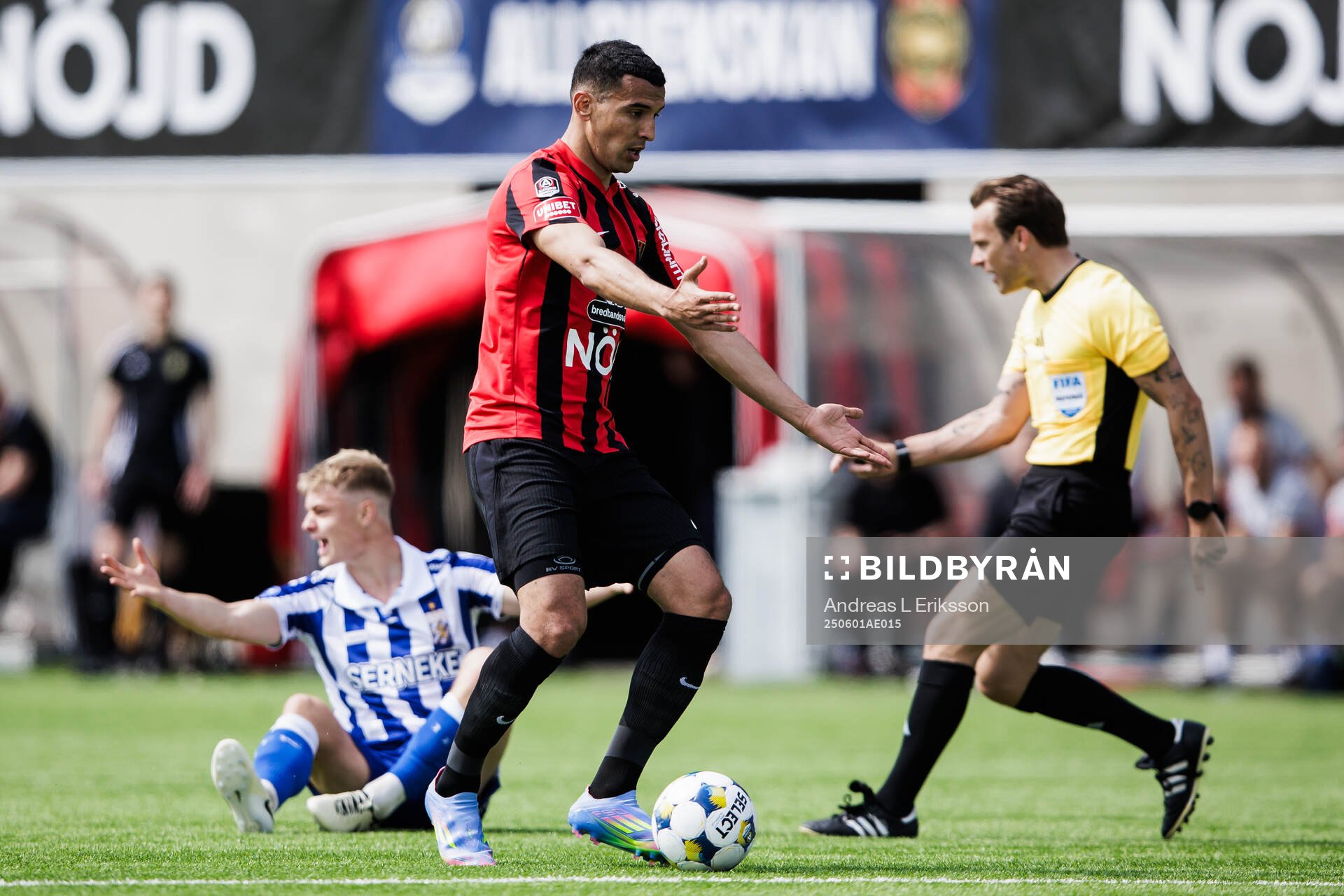 IFK Göteborgs David Kruse och Brommapojkarnas Nabil Bahoui