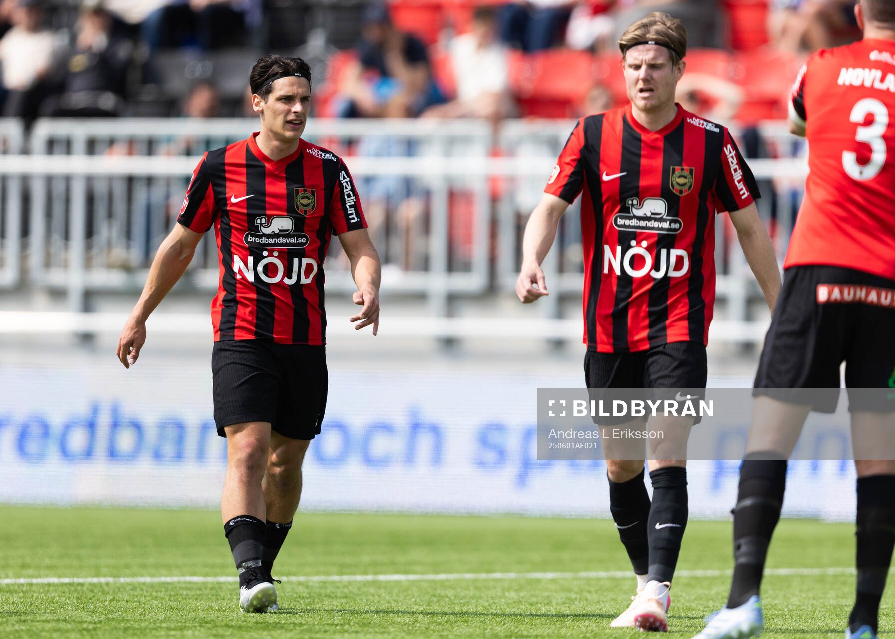 Brommapojkarnas Kevin Ackermann och Eric Björkander deppar